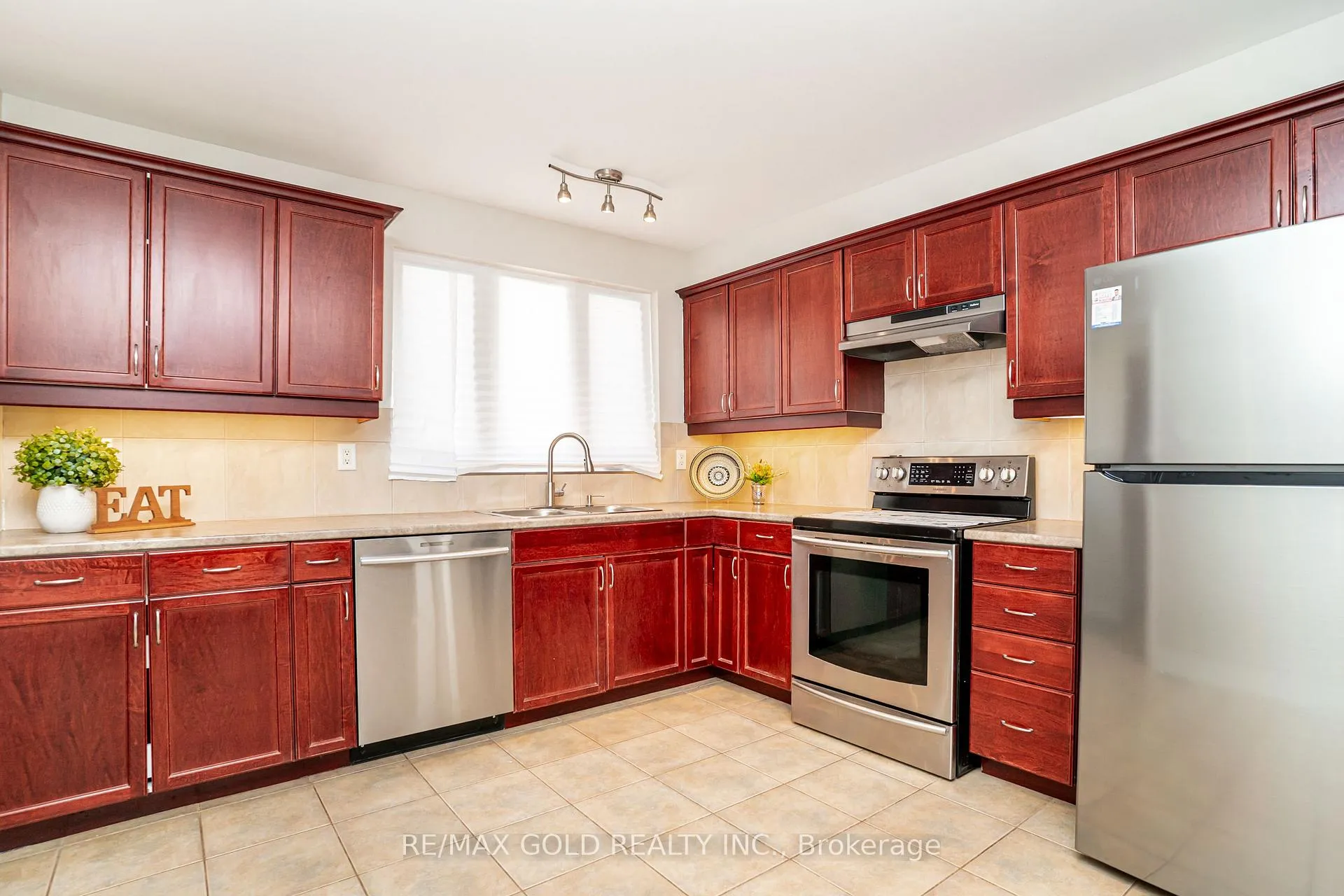 Photo 14 of 27 Davenport Crescent, Brampton, Southgate — HOMEH