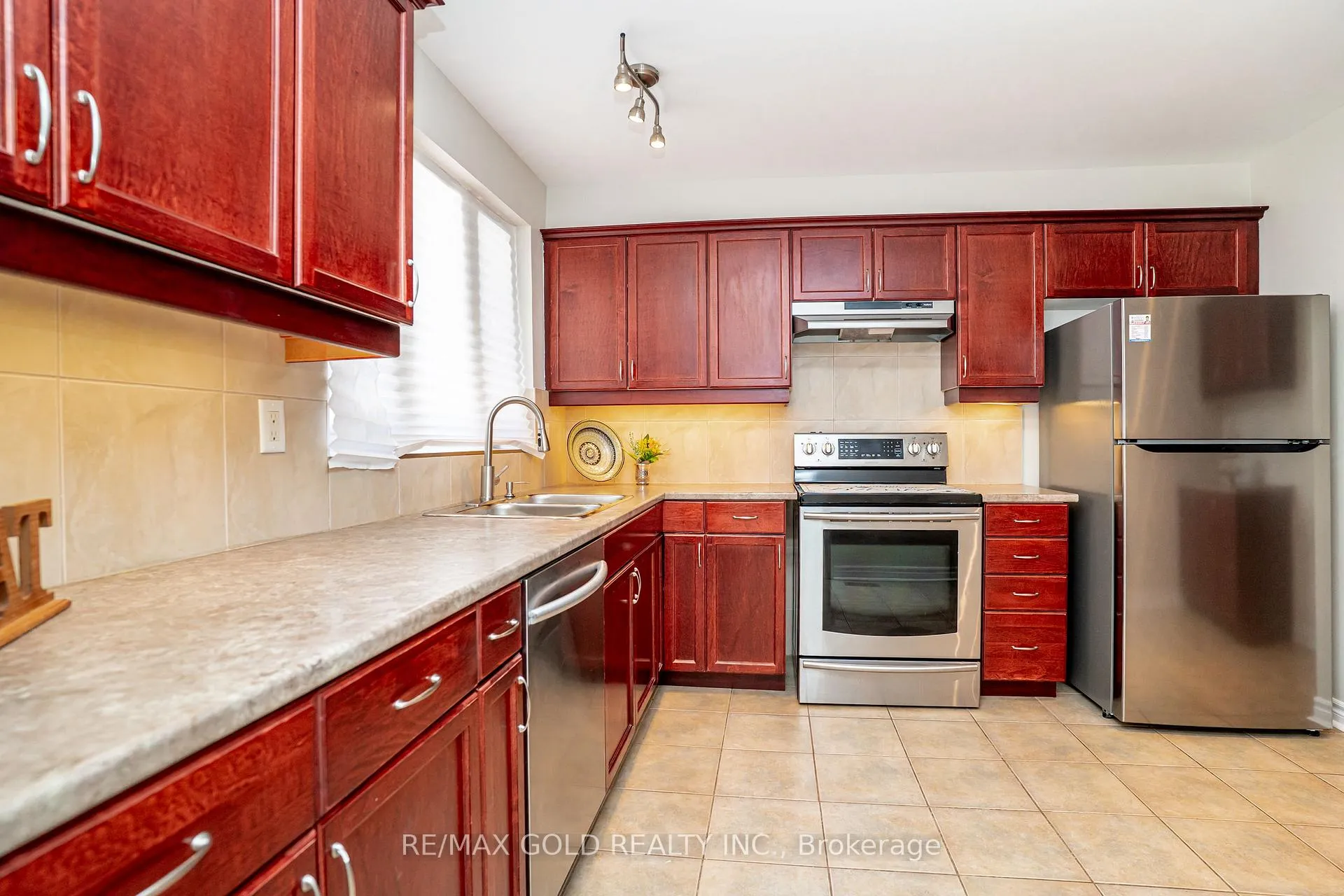 Photo 15 of 27 Davenport Crescent, Brampton, Southgate — HOMEH