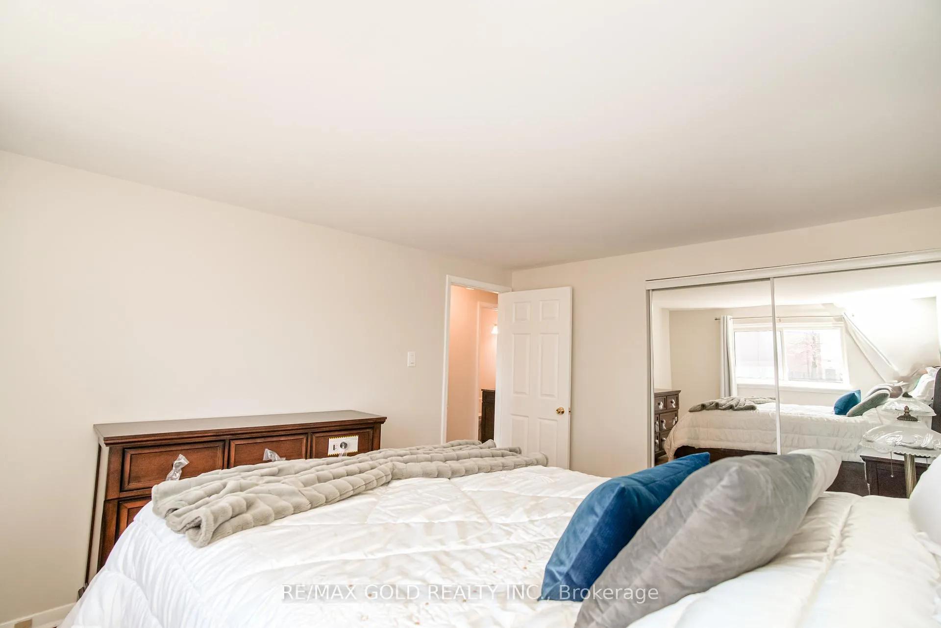 Photo 21 of 27 Davenport Crescent, Brampton, Southgate — HOMEH