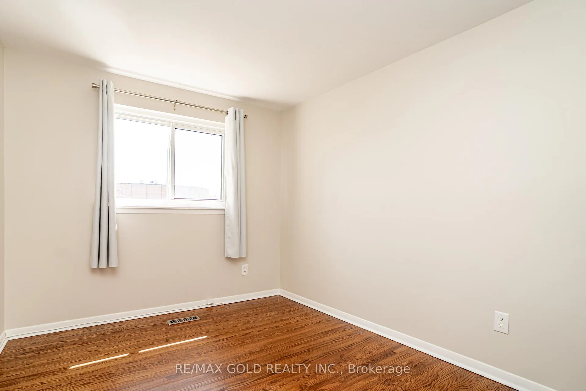 Photo 22 of 27 Davenport Crescent, Brampton, Southgate — HOMEH