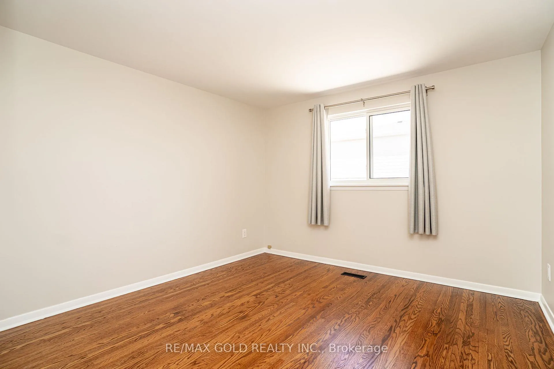 Photo 26 of 27 Davenport Crescent, Brampton, Southgate — HOMEH