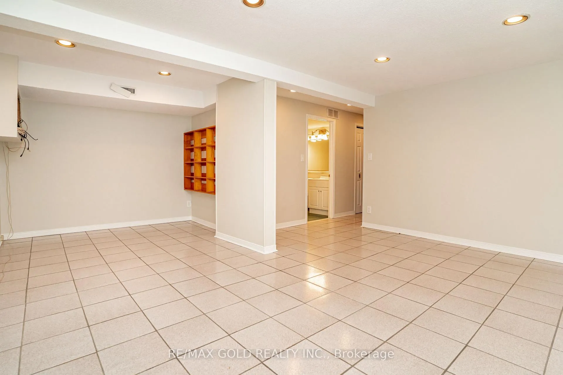 Photo 30 of 27 Davenport Crescent, Brampton, Southgate — HOMEH