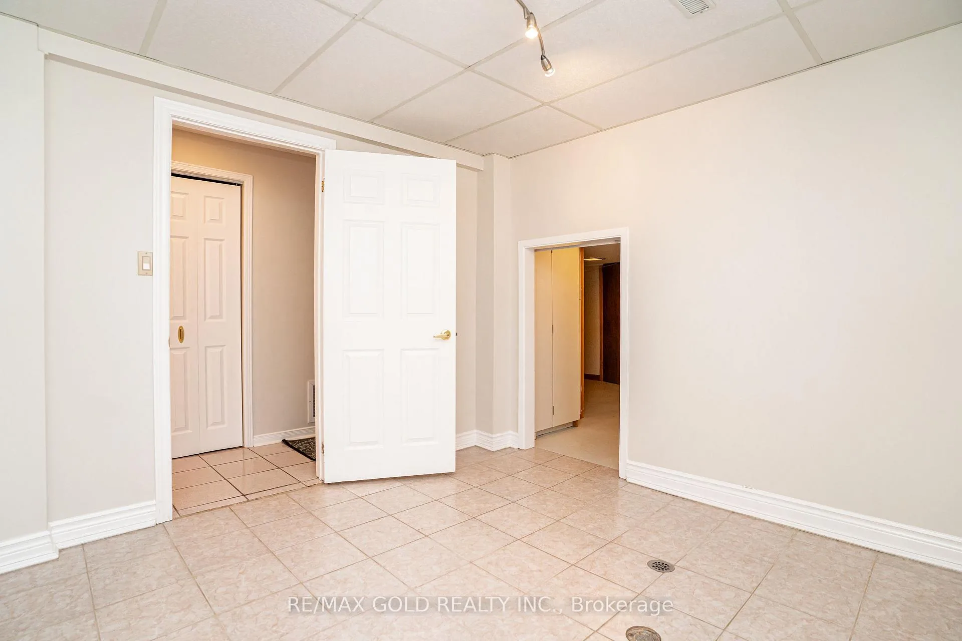 Photo 33 of 27 Davenport Crescent, Brampton, Southgate — HOMEH