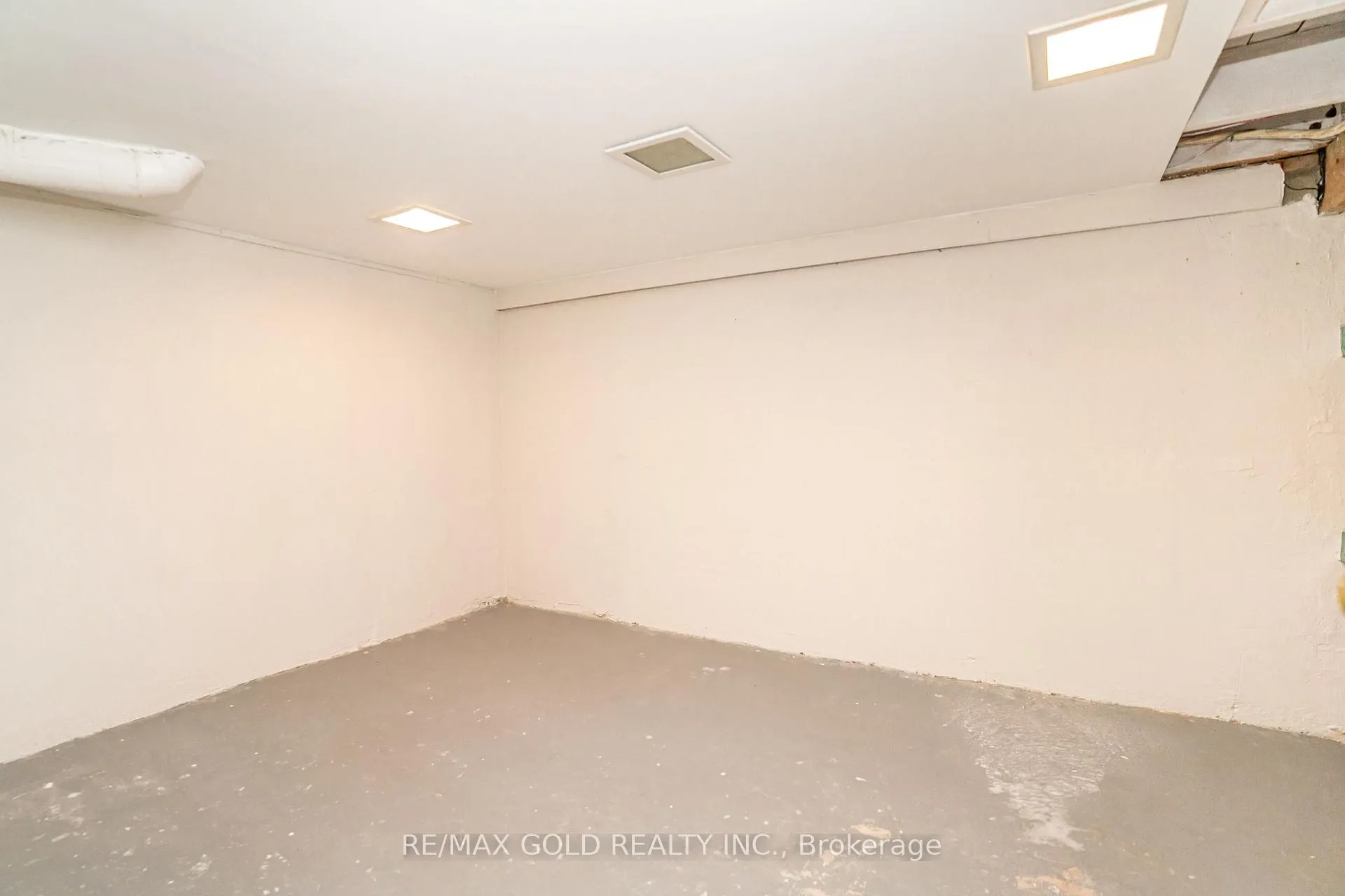 Photo 38 of 27 Davenport Crescent, Brampton, Southgate — HOMEH