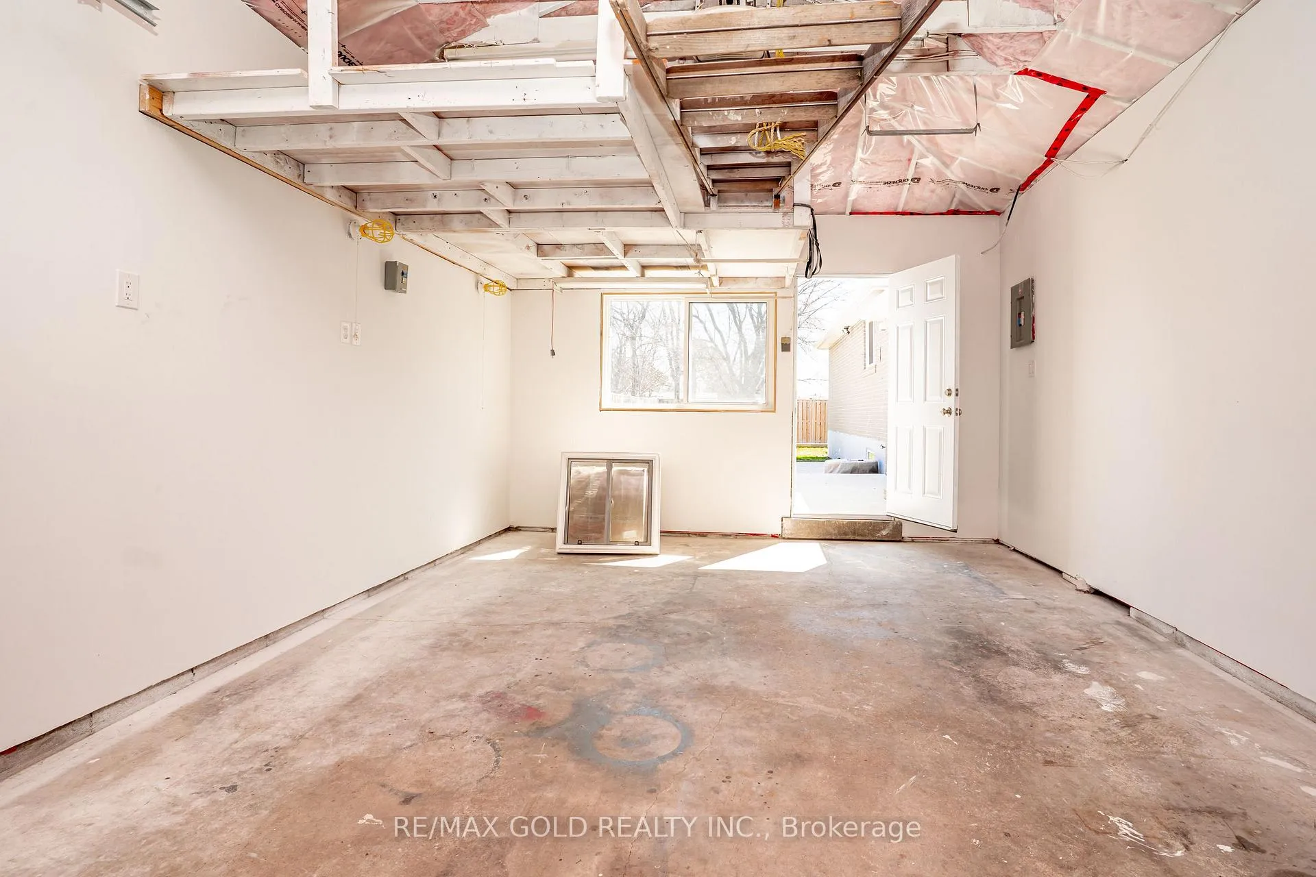 Photo 40 of 27 Davenport Crescent, Brampton, Southgate — HOMEH