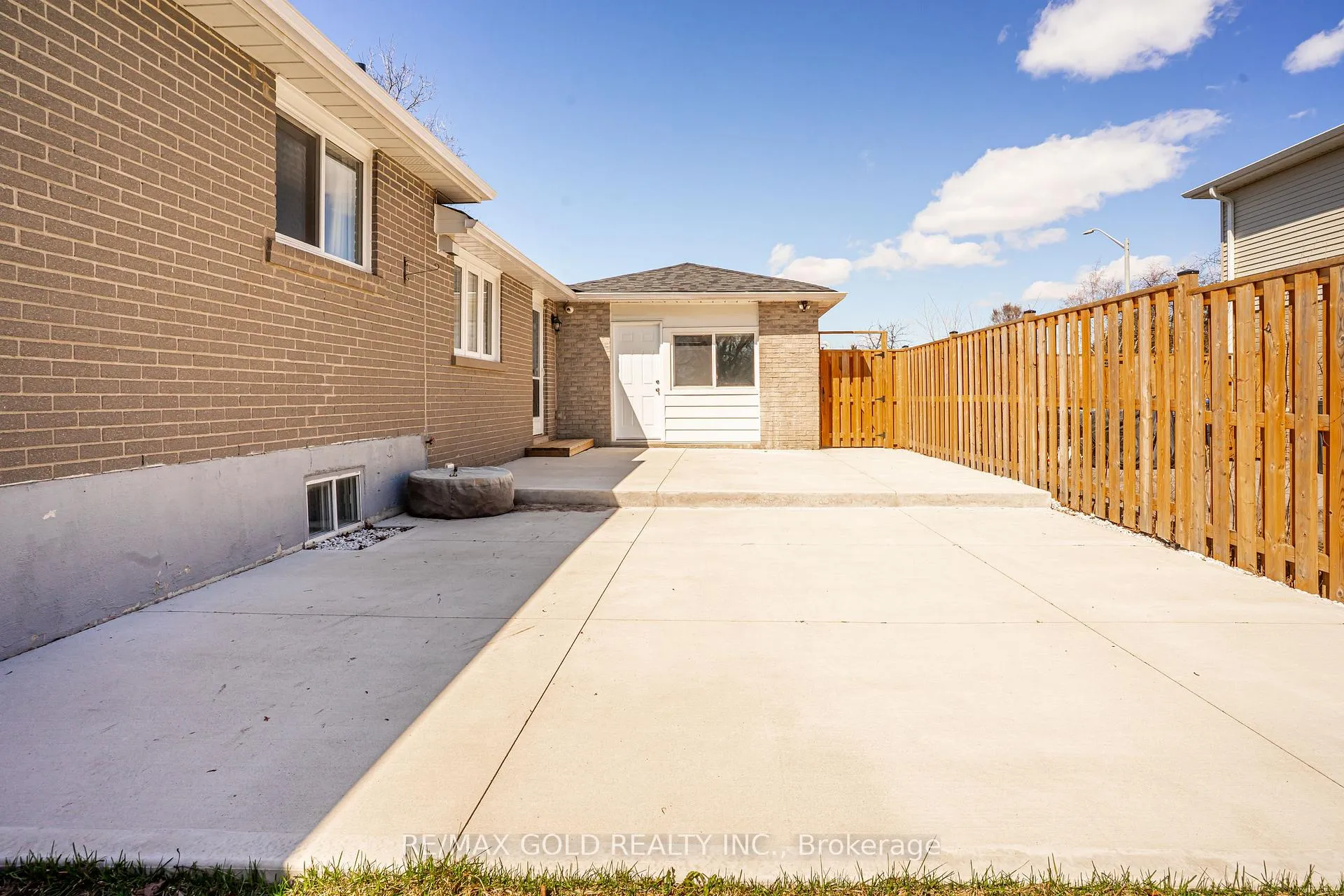 Photo 43 of 27 Davenport Crescent, Brampton, Southgate — HOMEH
