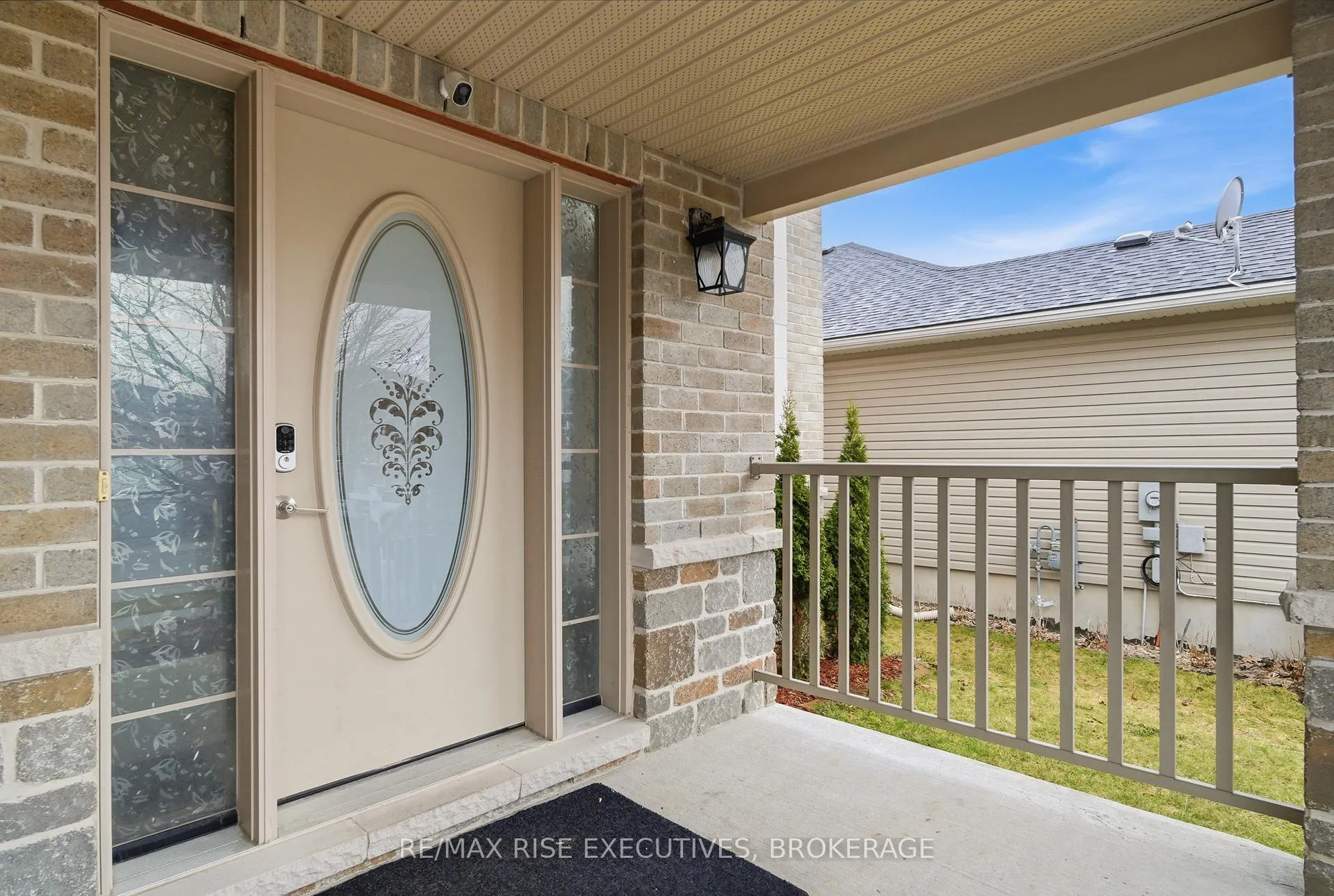 Photo 3 of 402 Cavendish Crescent, Kingston, City Northwest — HOMEH