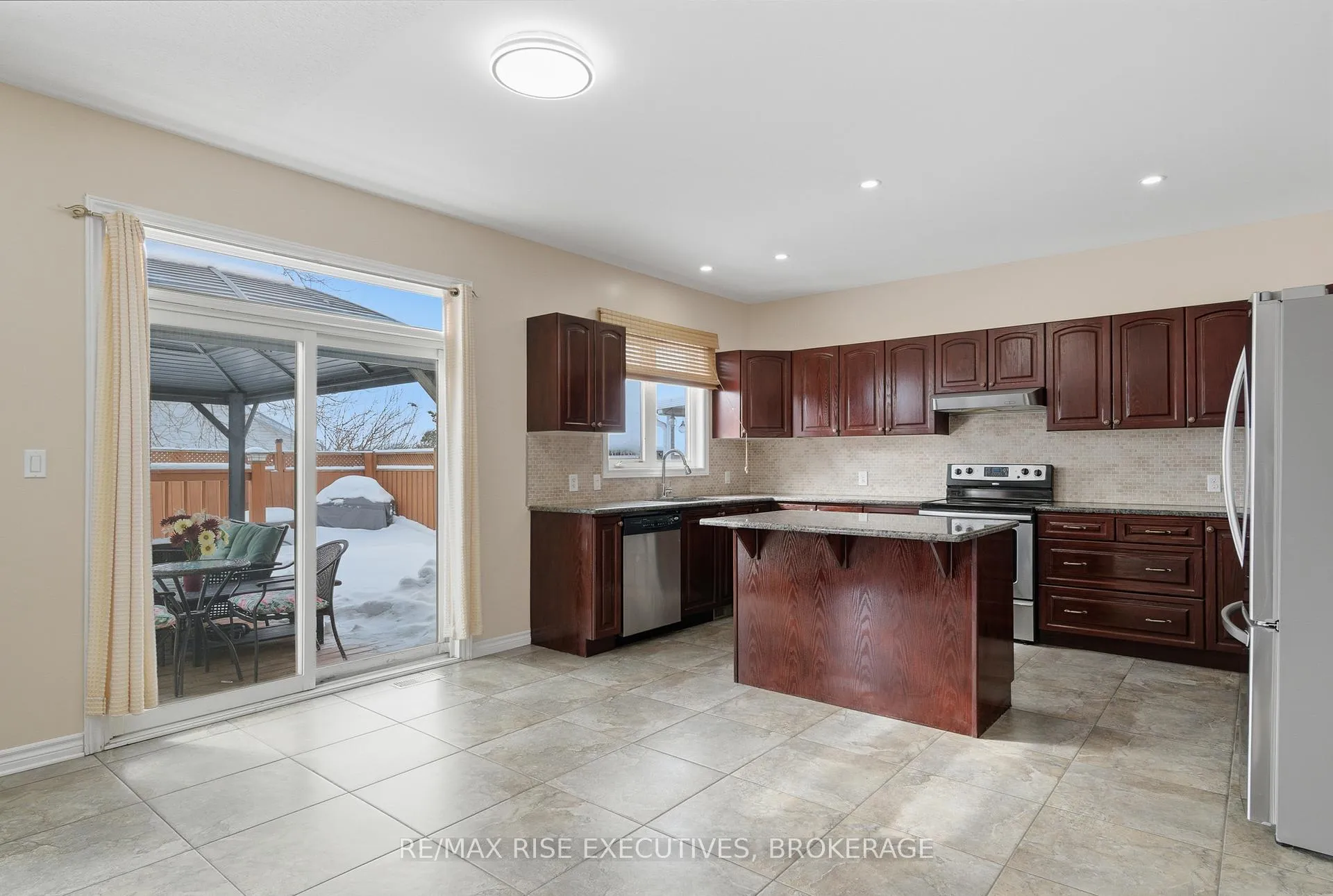 Photo 14 of 402 Cavendish Crescent, Kingston, City Northwest — HOMEH