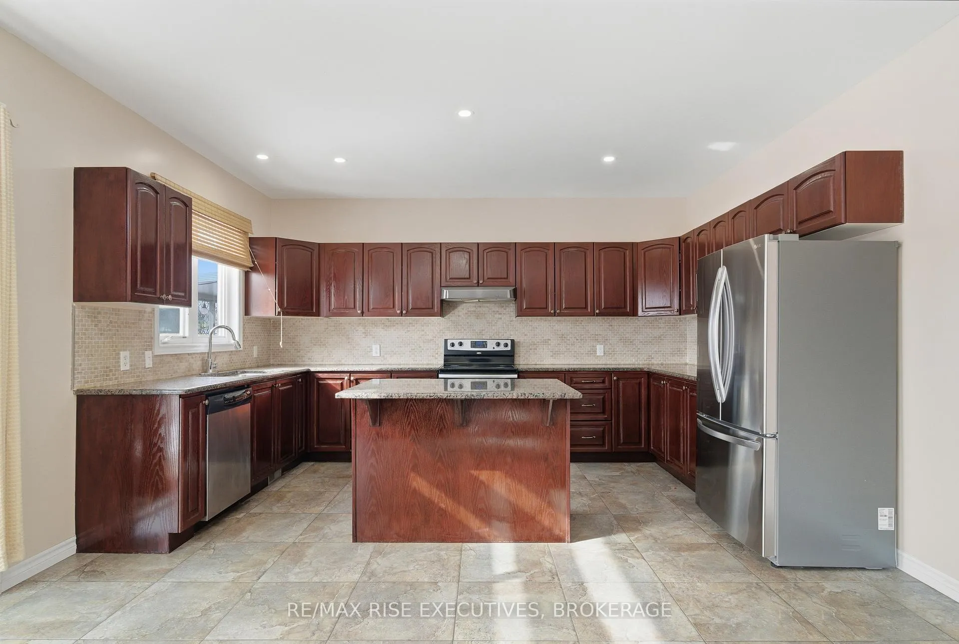 Photo 15 of 402 Cavendish Crescent, Kingston, City Northwest — HOMEH