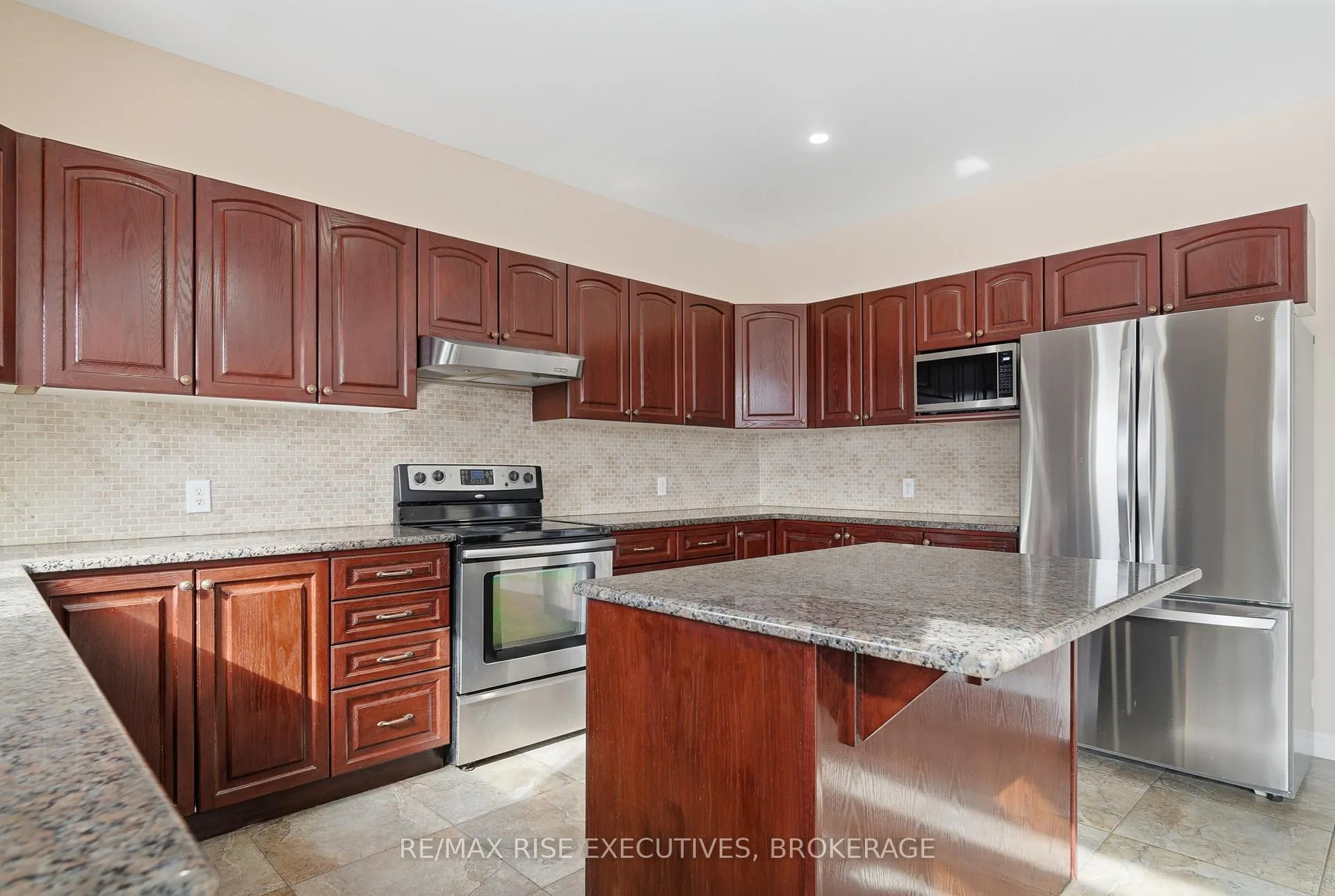 Photo 16 of 402 Cavendish Crescent, Kingston, City Northwest — HOMEH