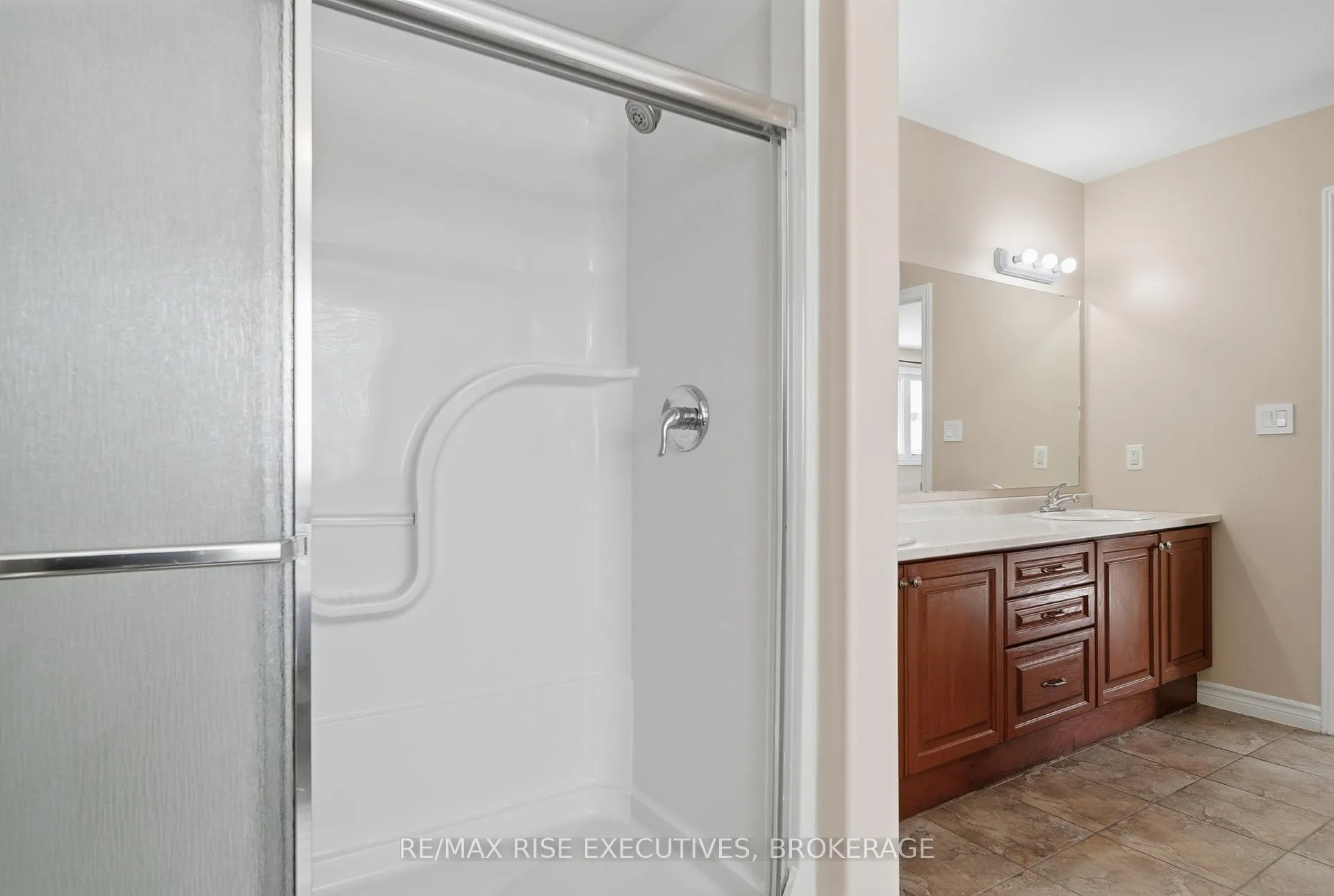 Photo 25 of 402 Cavendish Crescent, Kingston, City Northwest — HOMEH