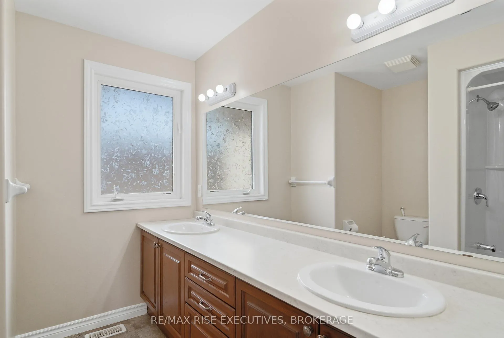 Photo 28 of 402 Cavendish Crescent, Kingston, City Northwest — HOMEH