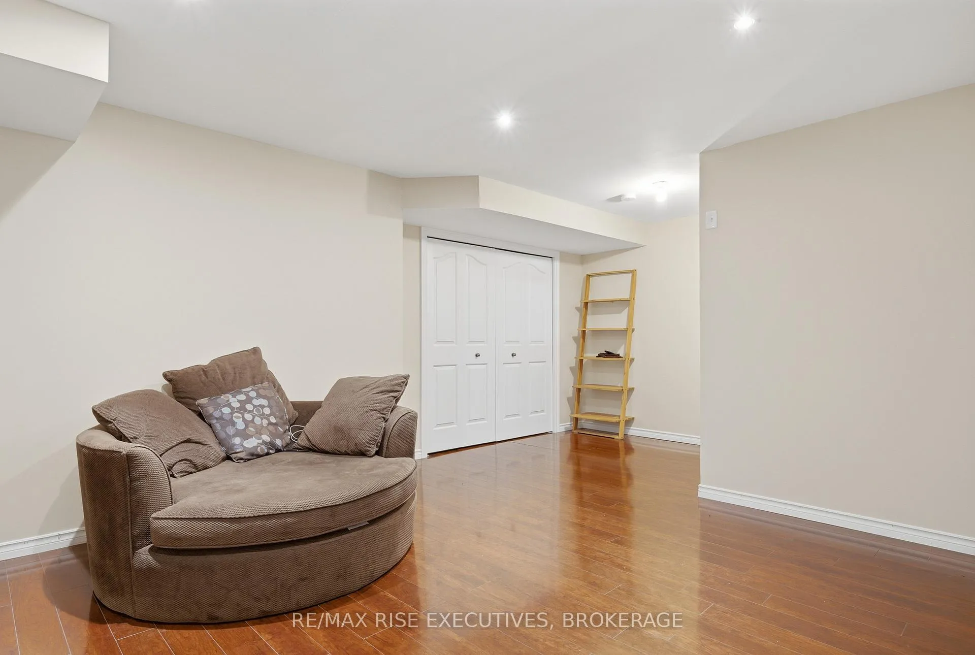 Photo 33 of 402 Cavendish Crescent, Kingston, City Northwest — HOMEH