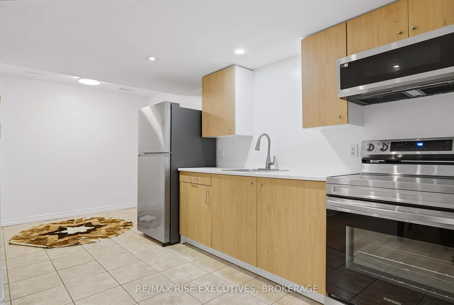 Photo 36 of 402 Cavendish Crescent, Kingston, City Northwest — HOMEH