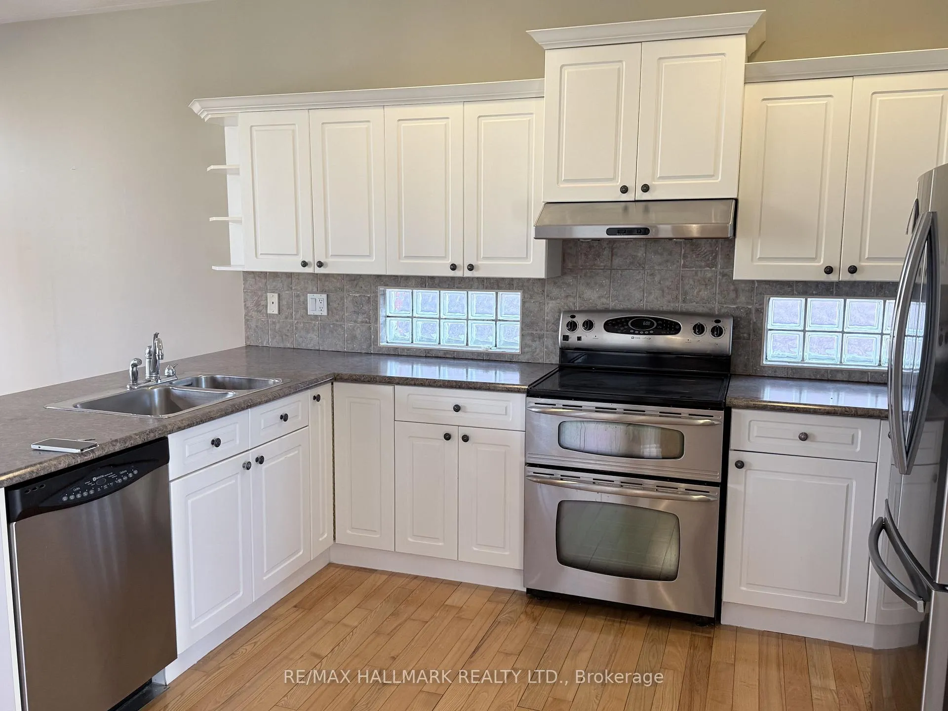 Photo 2 of 29 Wildwood Trail, Barrie, Ardagh — HOMEH