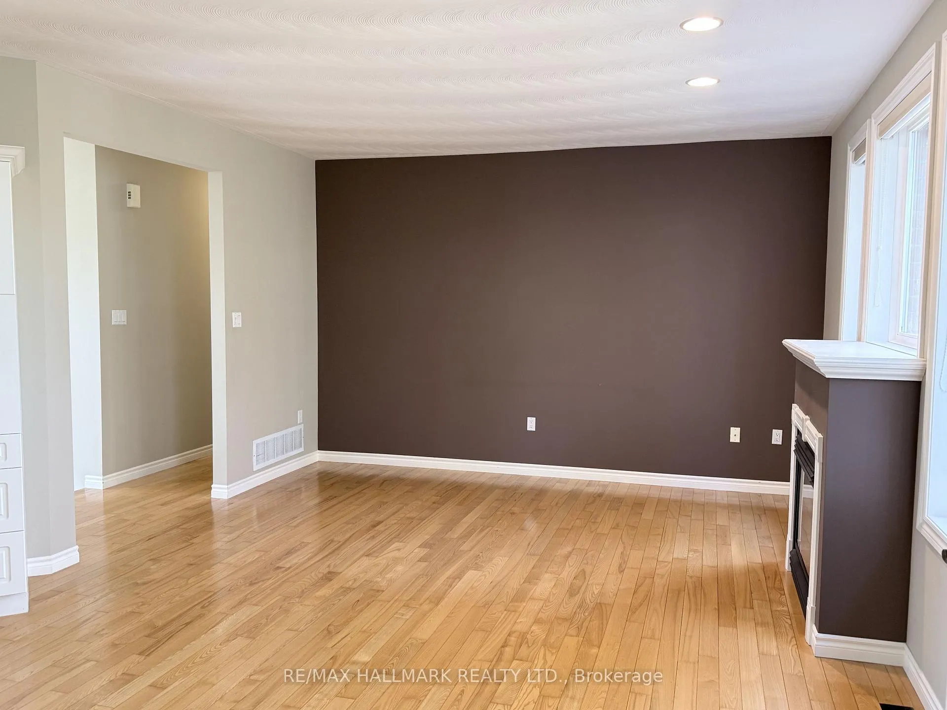 Photo 5 of 29 Wildwood Trail, Barrie, Ardagh — HOMEH