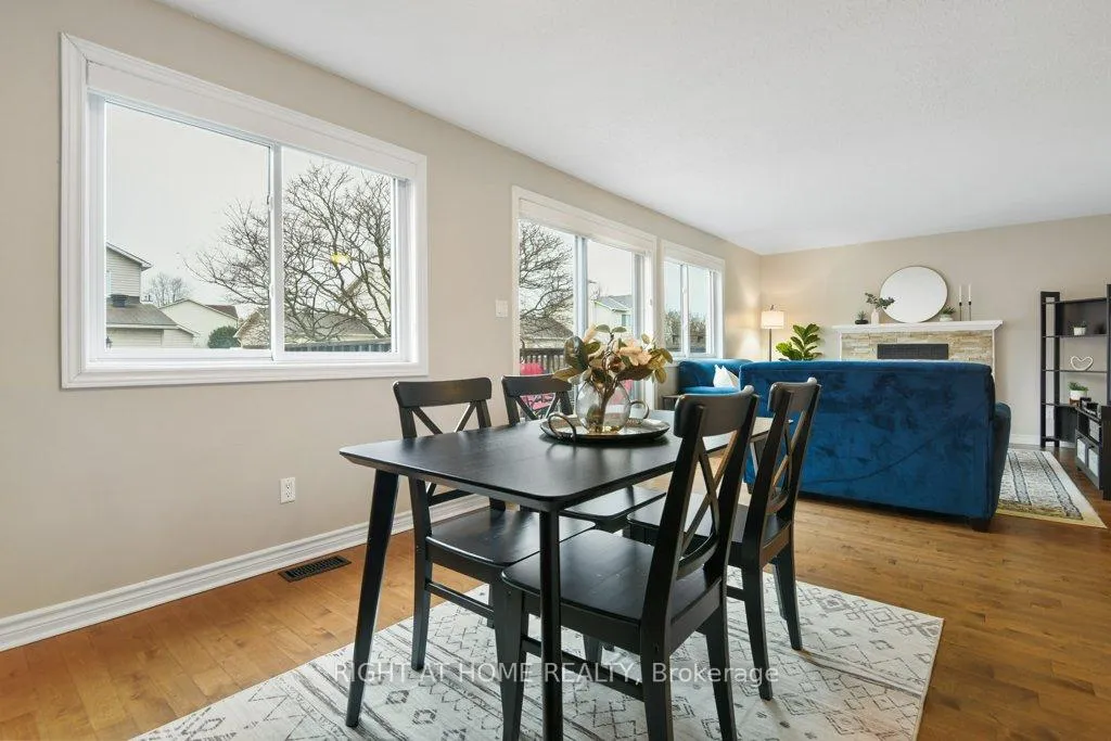 Photo 8 of 57 Chester Crescent, Ottawa, Barrhaven - On the Green — HOMEH