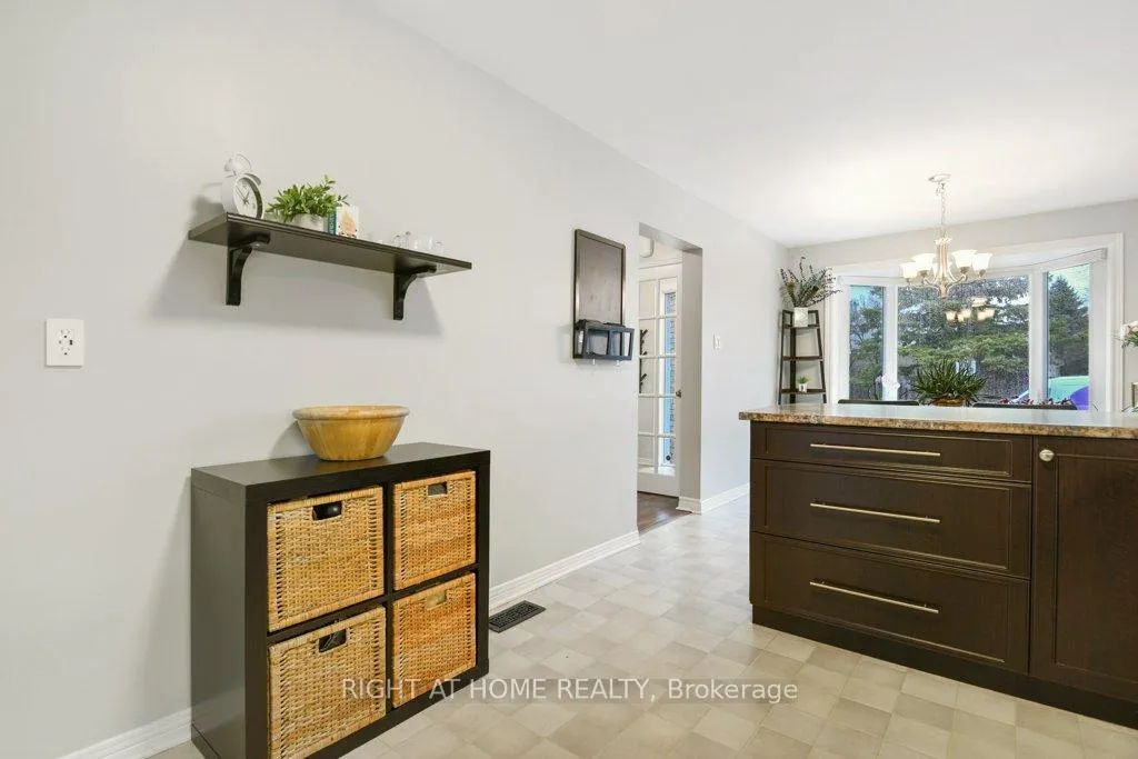 Photo 18 of 57 Chester Crescent, Ottawa, Barrhaven - On the Green — HOMEH