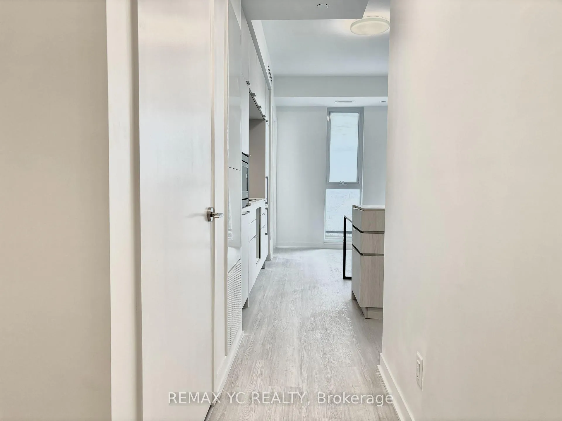 Photo 2 of Unit 908, 185 Alberta Avenue, Toronto, Oakwood Village — HOMEH