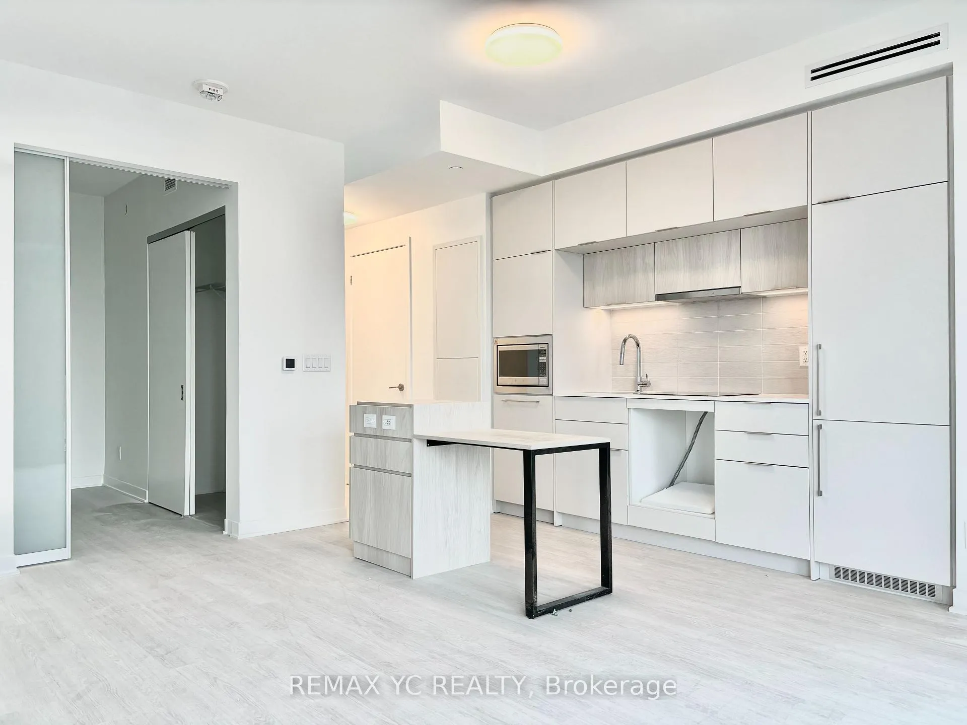 Photo 3 of Unit 908, 185 Alberta Avenue, Toronto, Oakwood Village — HOMEH