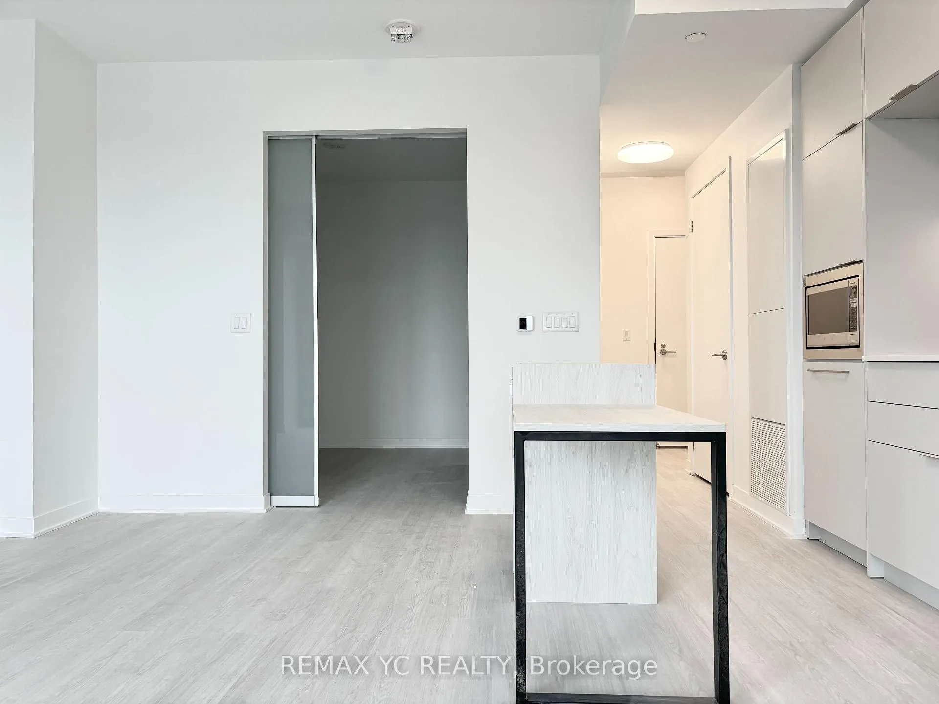Photo 10 of Unit 908, 185 Alberta Avenue, Toronto, Oakwood Village — HOMEH