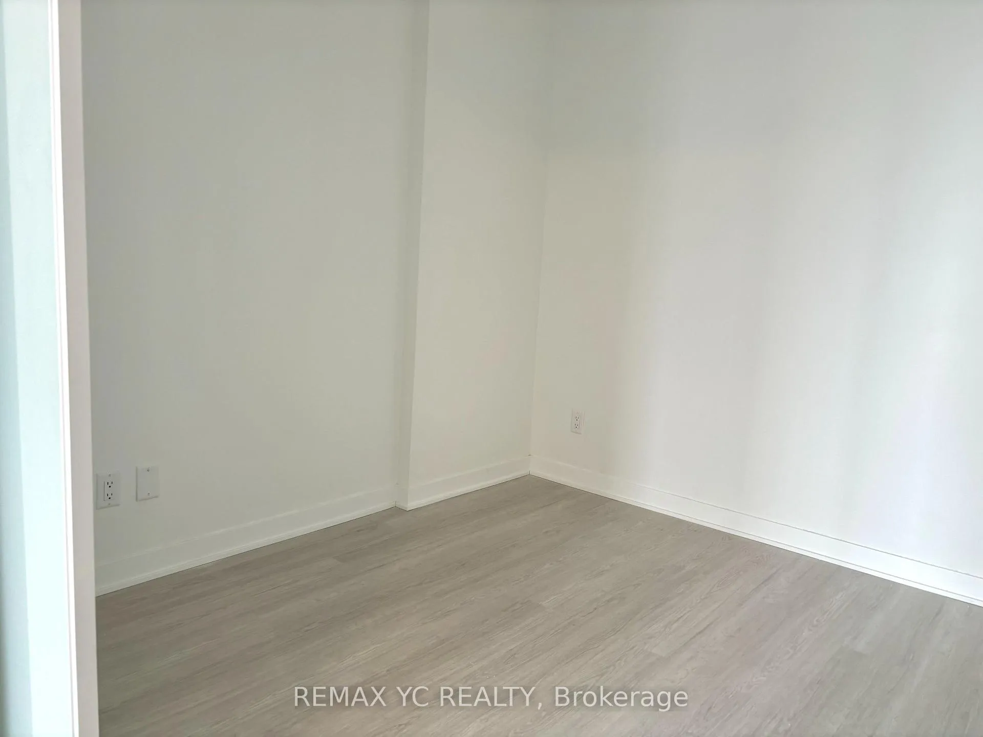 Photo 11 of Unit 908, 185 Alberta Avenue, Toronto, Oakwood Village — HOMEH