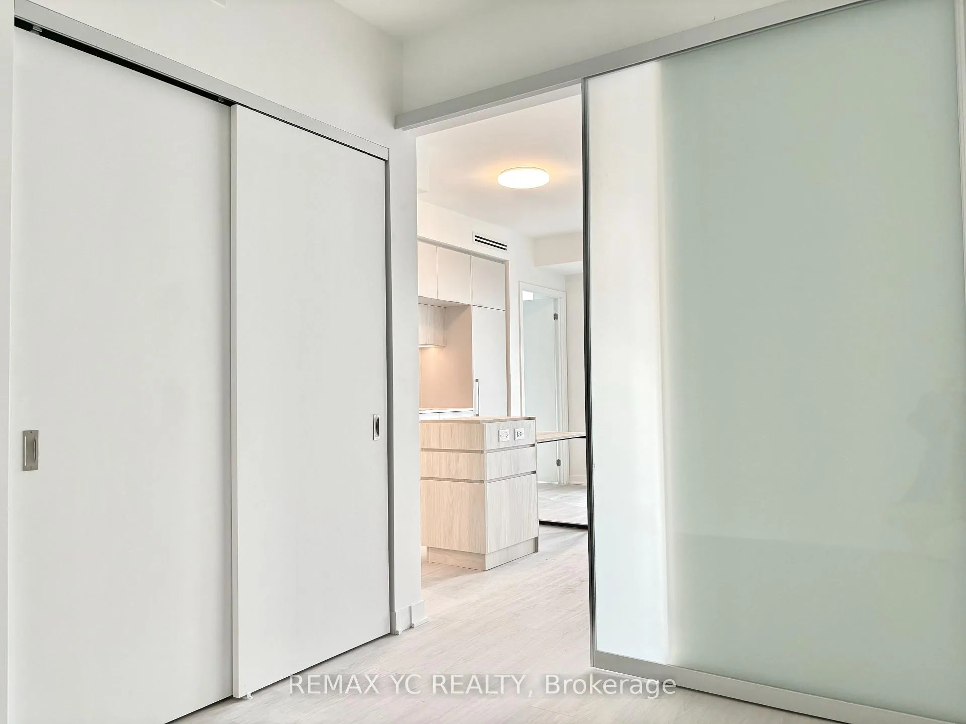 Photo 12 of Unit 908, 185 Alberta Avenue, Toronto, Oakwood Village — HOMEH