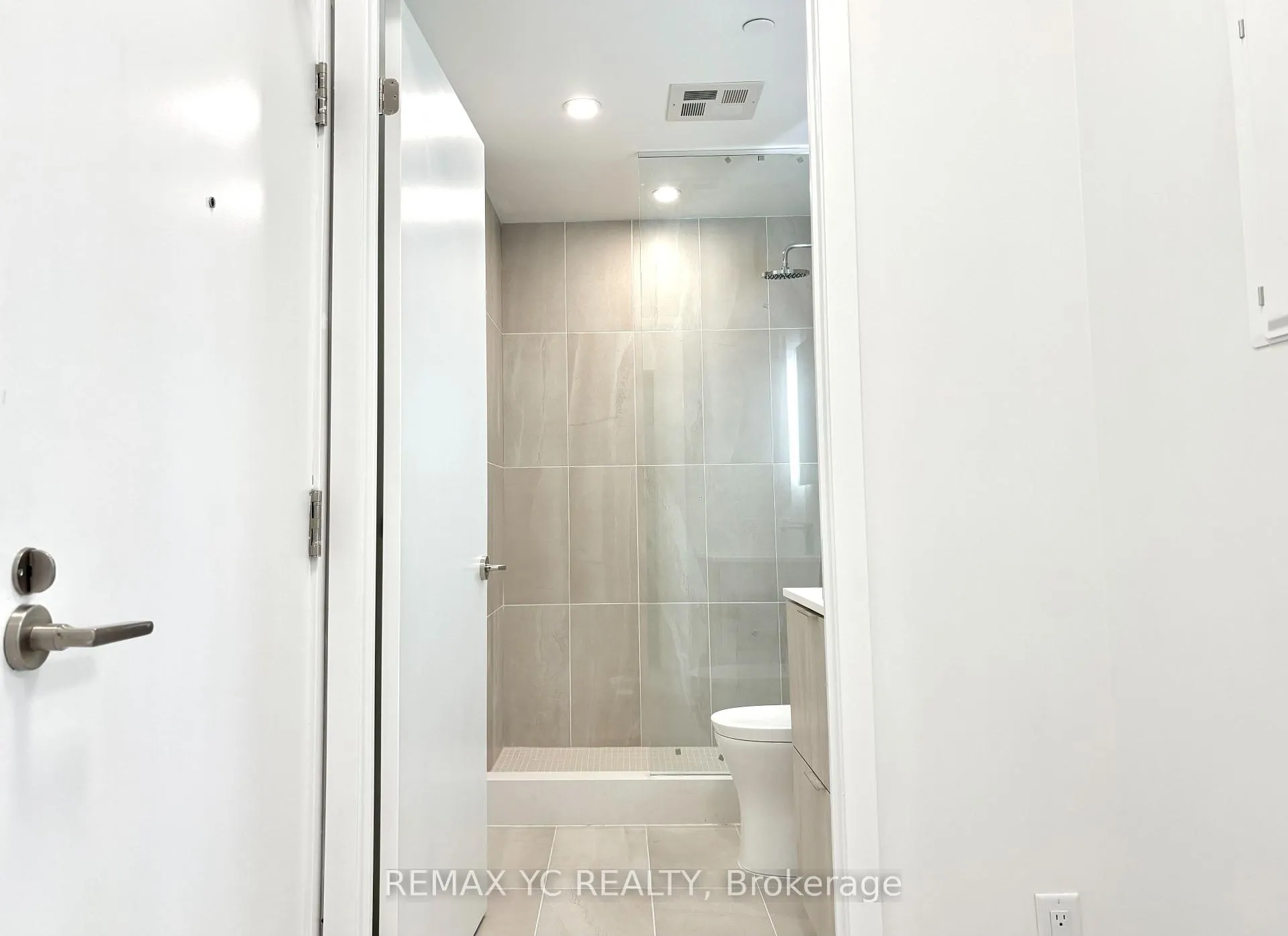 Photo 15 of Unit 908, 185 Alberta Avenue, Toronto, Oakwood Village — HOMEH