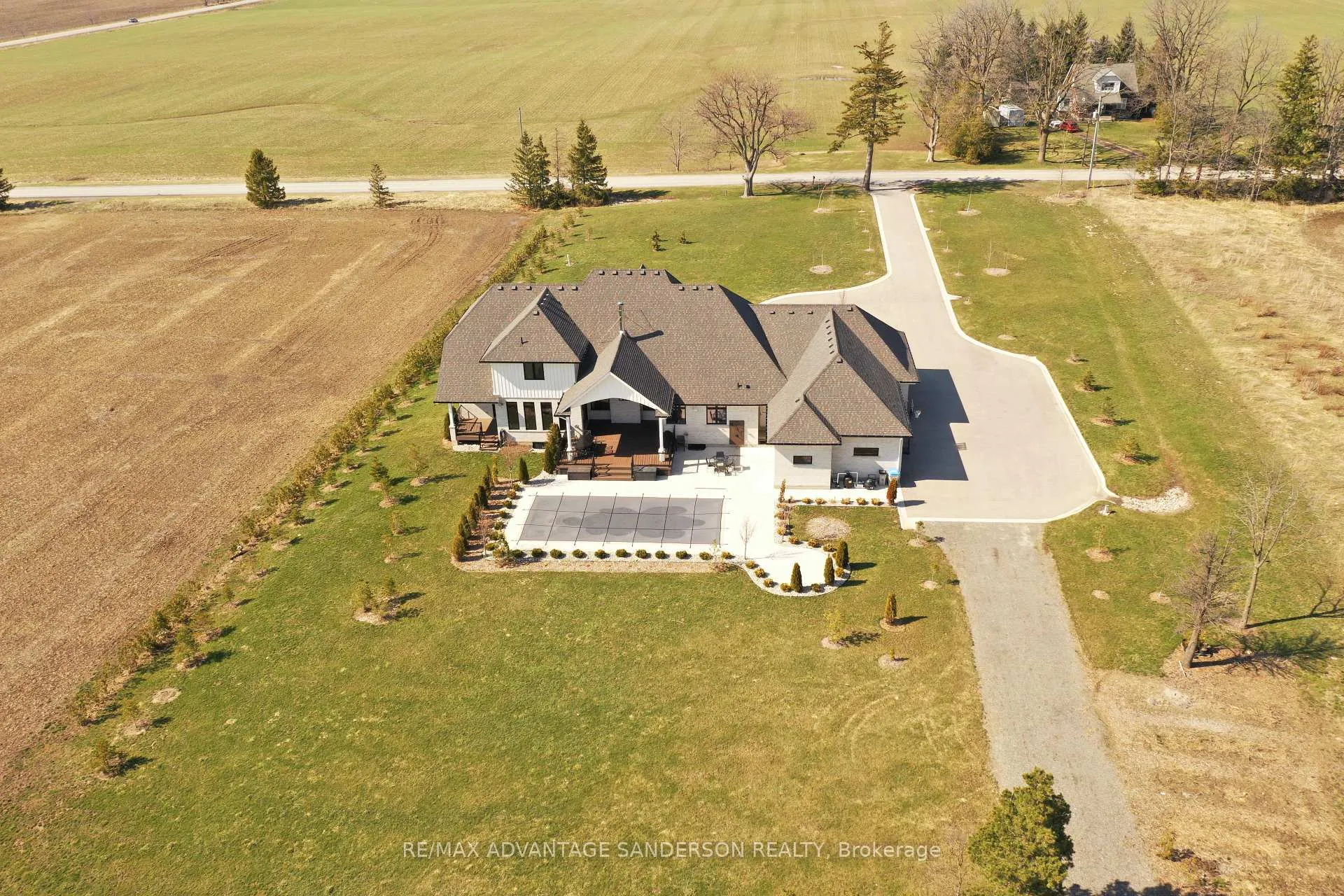 Photo 7 of 13419 Thirteen Mile Road, Middlesex Centre, Rural Middlesex Centre — HOMEH
