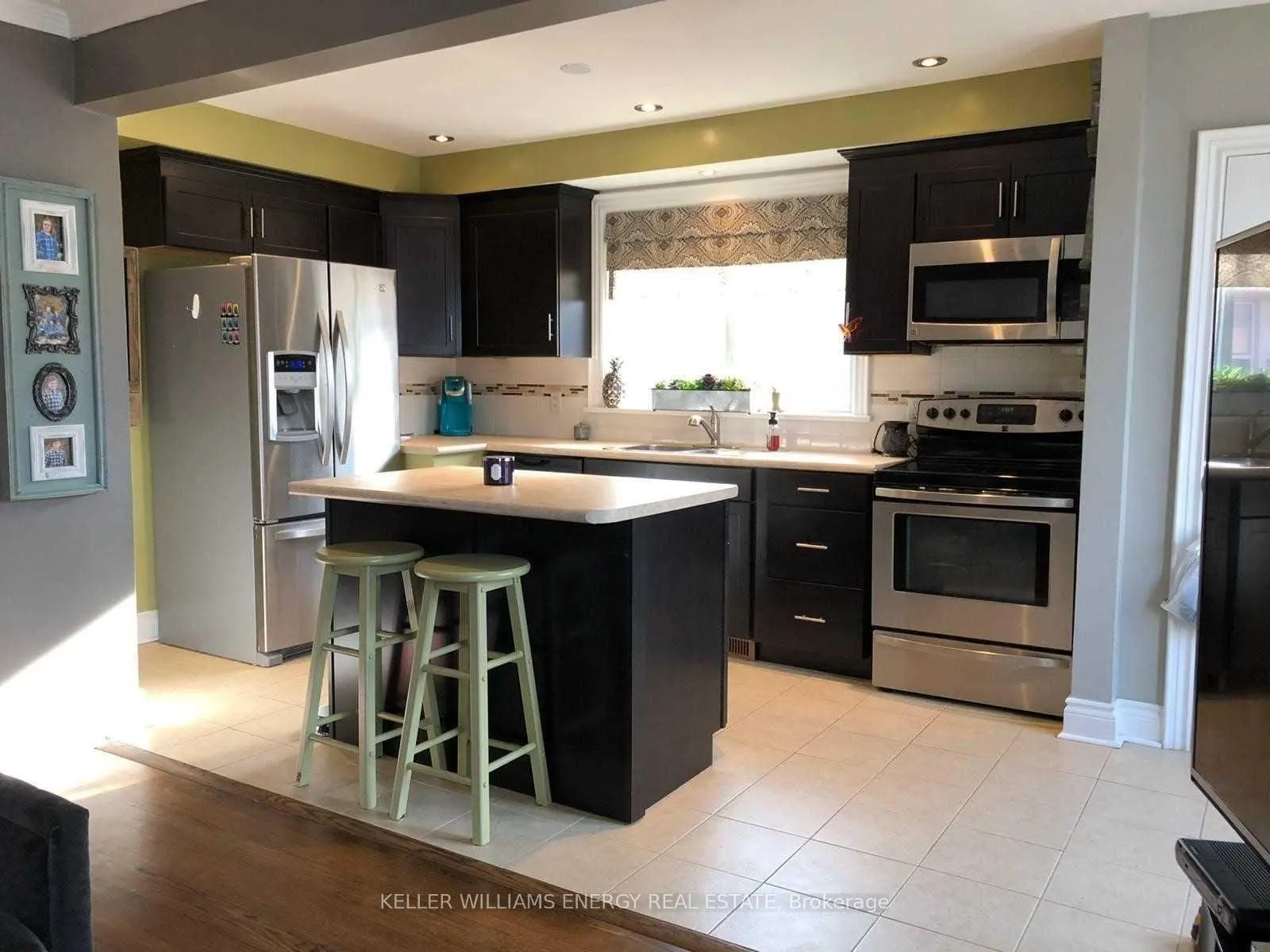 Photo 2 of 195 Waverly Street S, Oshawa, Vanier — HOMEH