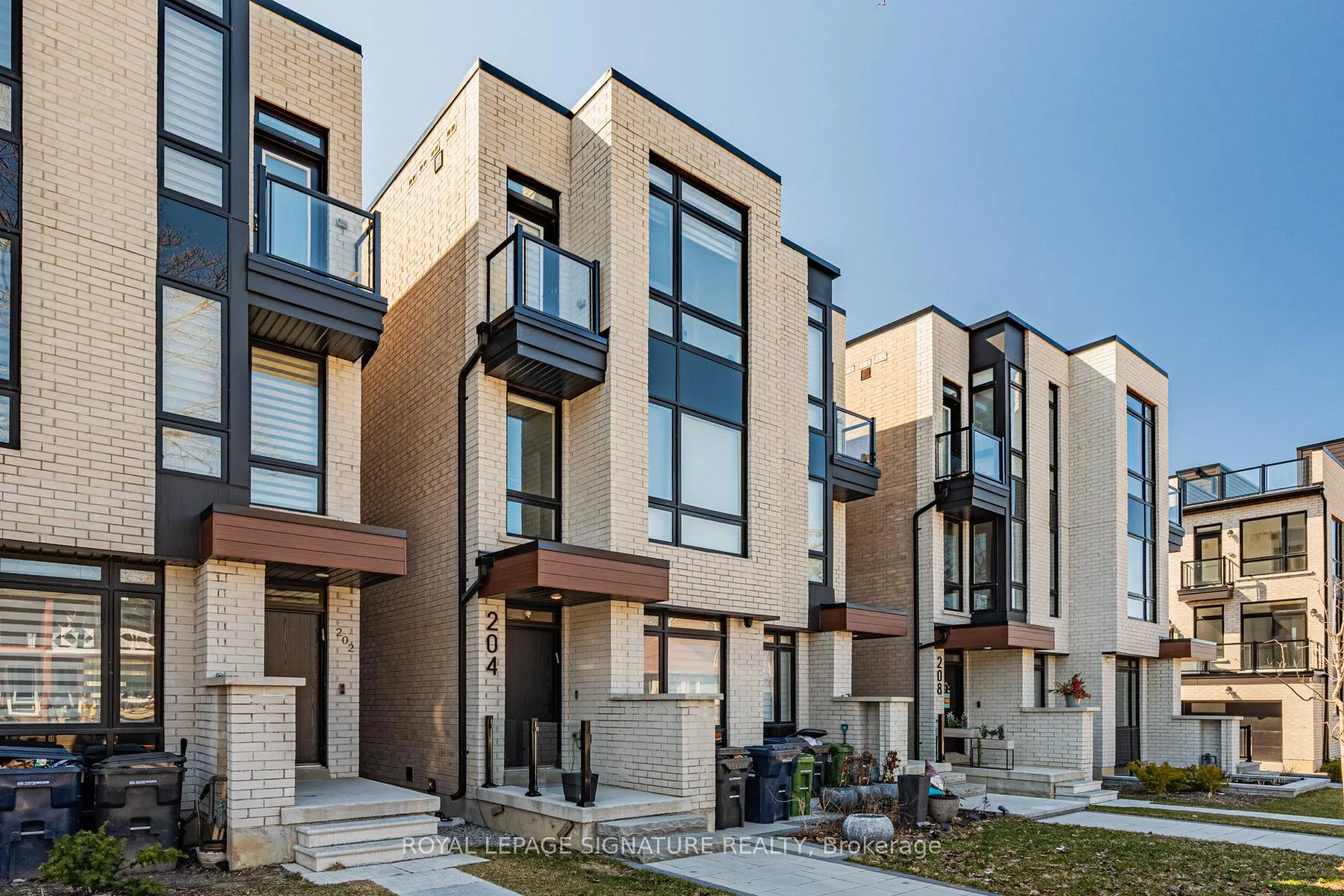 Photo 1 of 204 McRoberts Avenue, Toronto, Corso Italia-Davenport — HOMEH