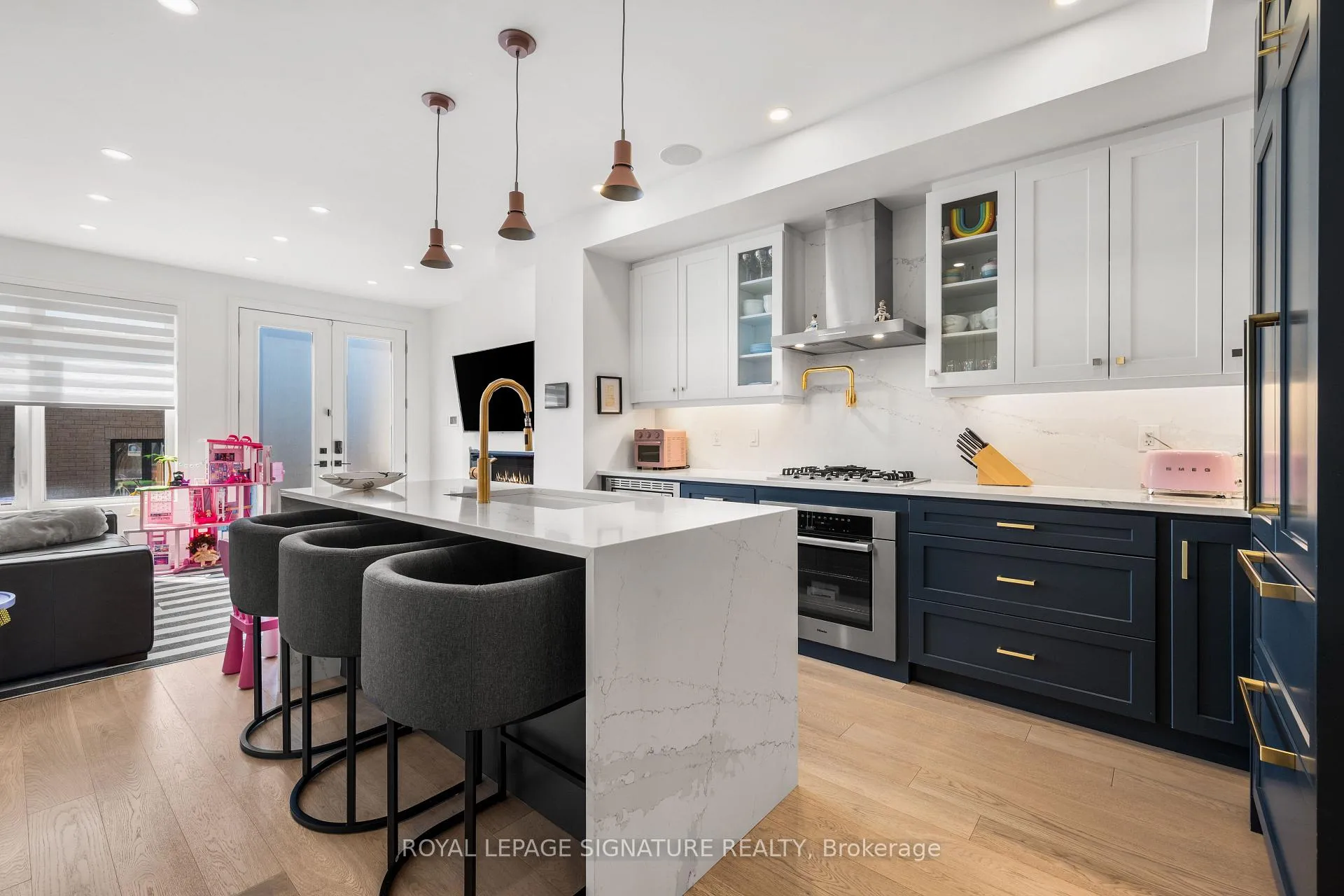 Photo 8 of 204 McRoberts Avenue, Toronto, Corso Italia-Davenport — HOMEH