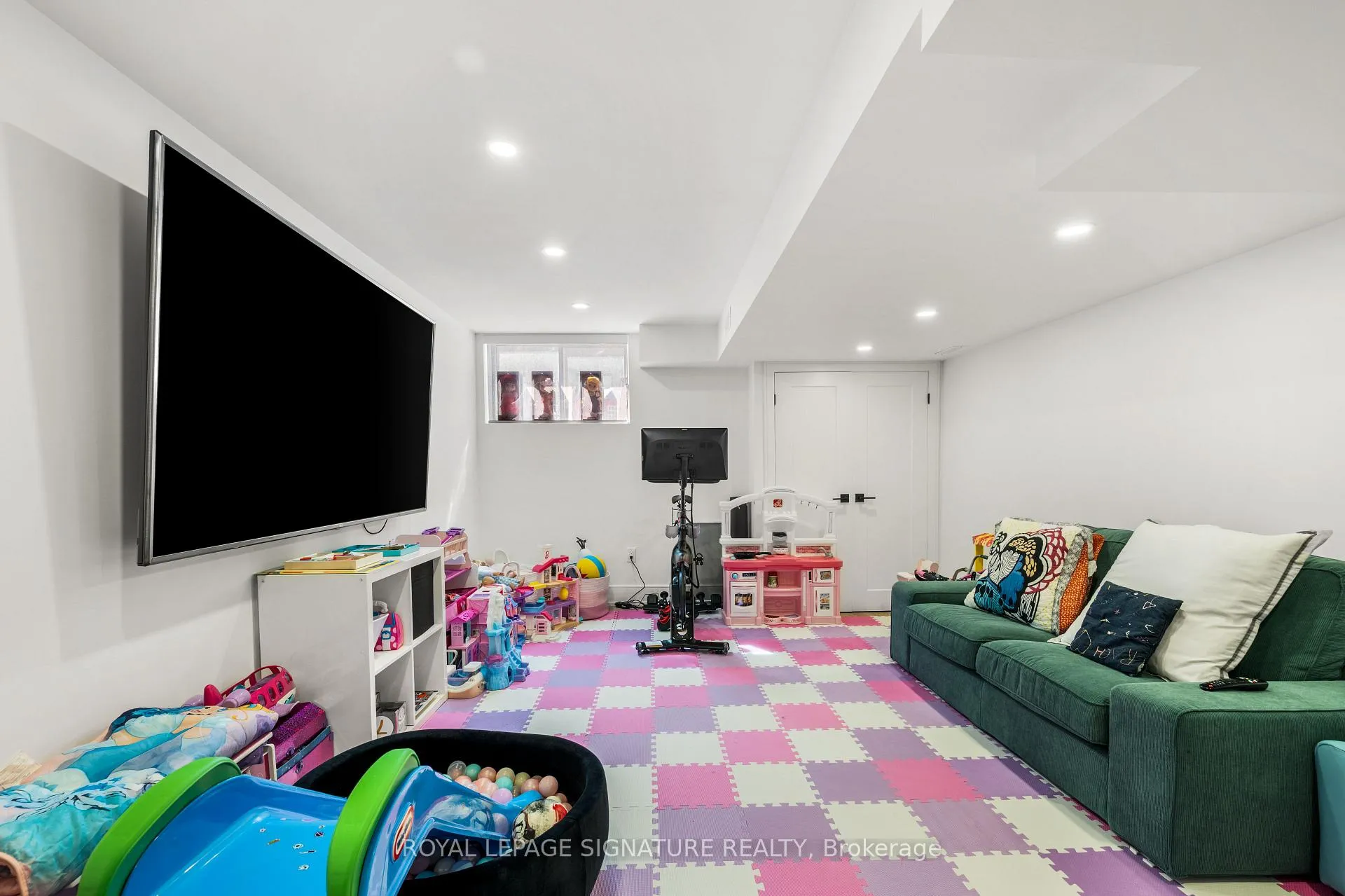 Photo 32 of 204 McRoberts Avenue, Toronto, Corso Italia-Davenport — HOMEH