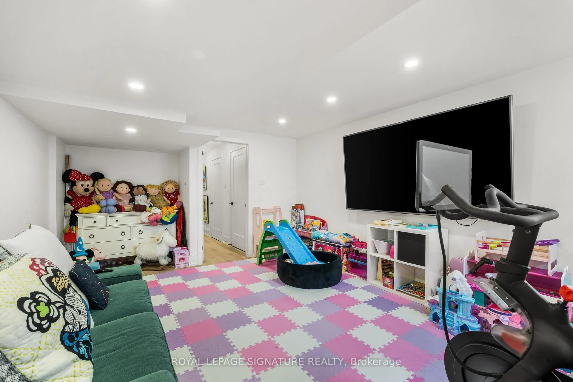 Photo 33 of 204 McRoberts Avenue, Toronto, Corso Italia-Davenport — HOMEH