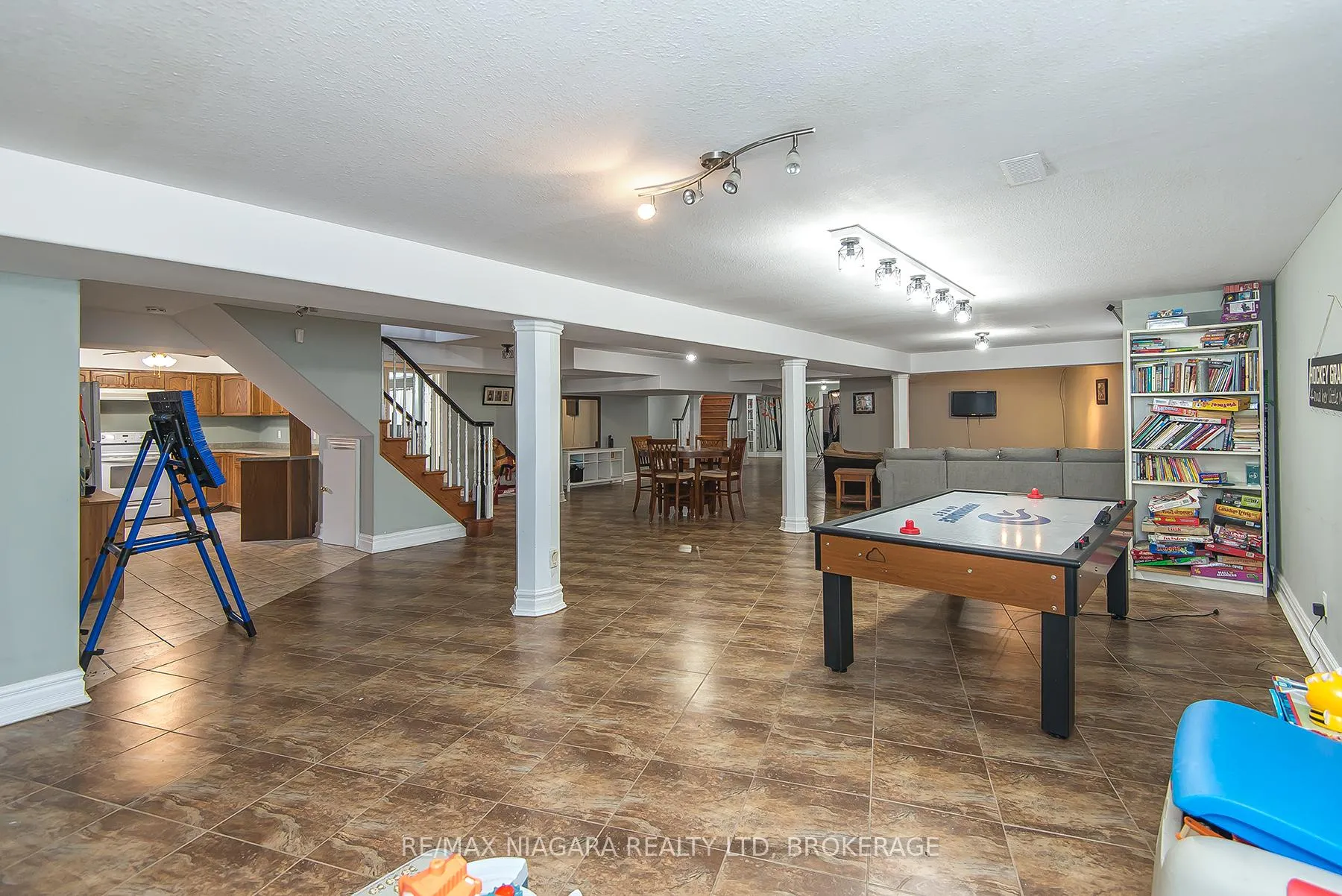 Photo 36 of 5199 Sherkston Road, Port Colborne, Sherkston — HOMEH