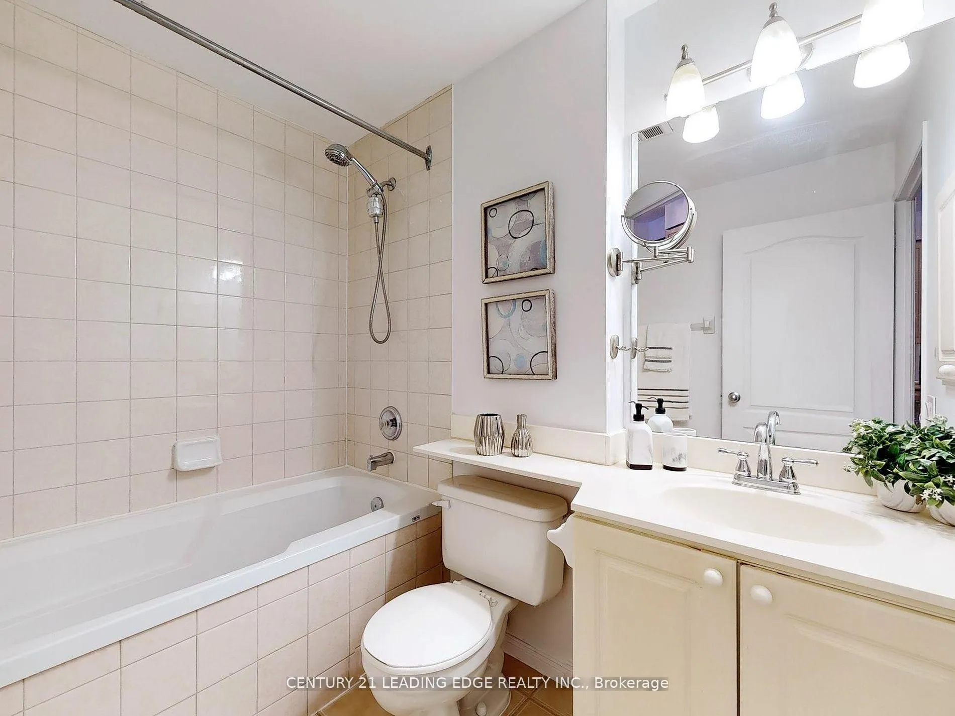 Photo 17 of Unit 602, 555 Yonge Street, Toronto, Church-Yonge Corridor — HOMEH