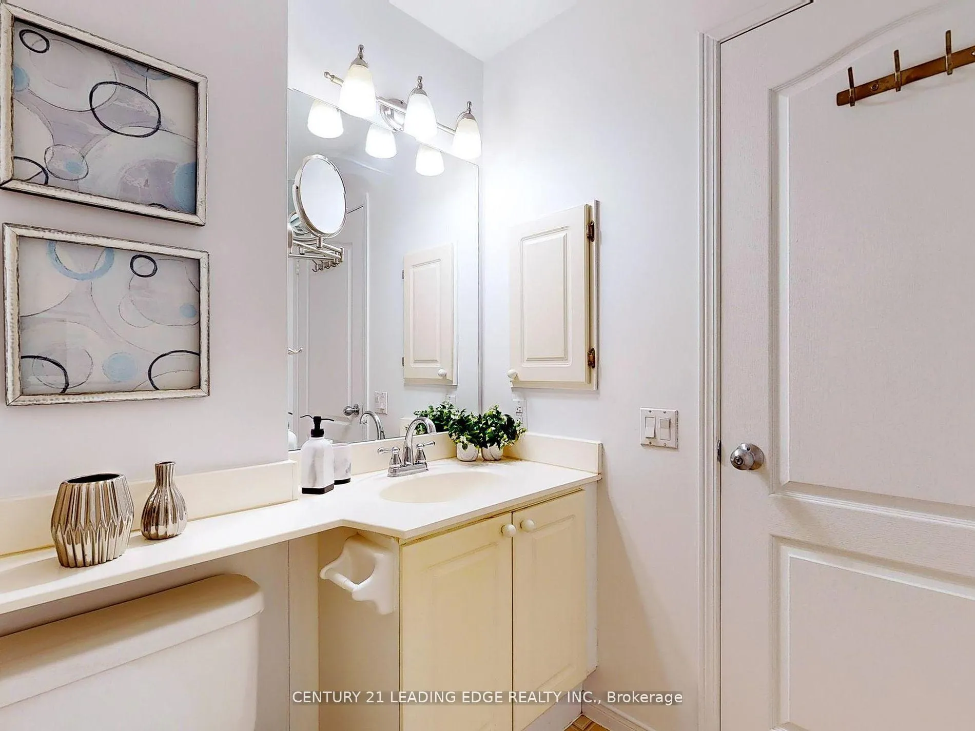 Photo 18 of Unit 602, 555 Yonge Street, Toronto, Church-Yonge Corridor — HOMEH