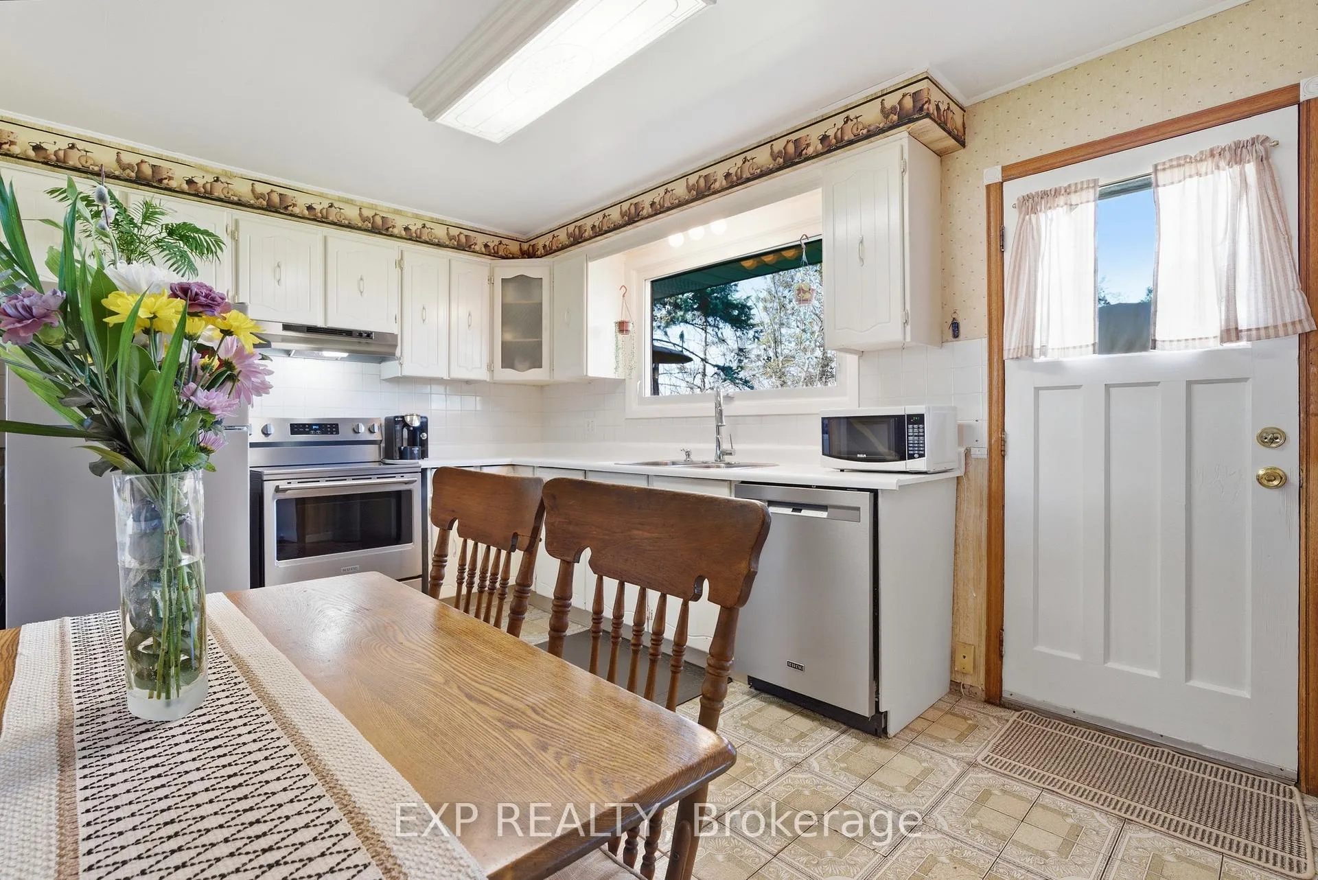 Photo 14 of 4130 Golf Club Road, Hamilton, Rural Glanbrook — HOMEH