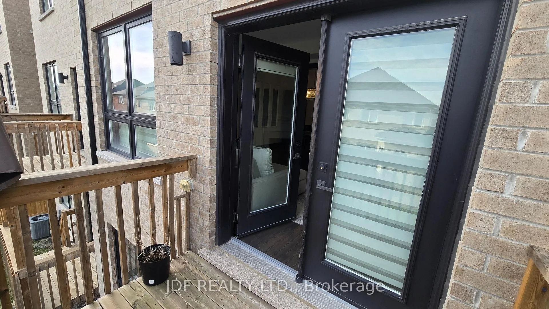 Photo 11 of 49 Gridiron Gate, Vaughan, Vellore Village — HOMEH