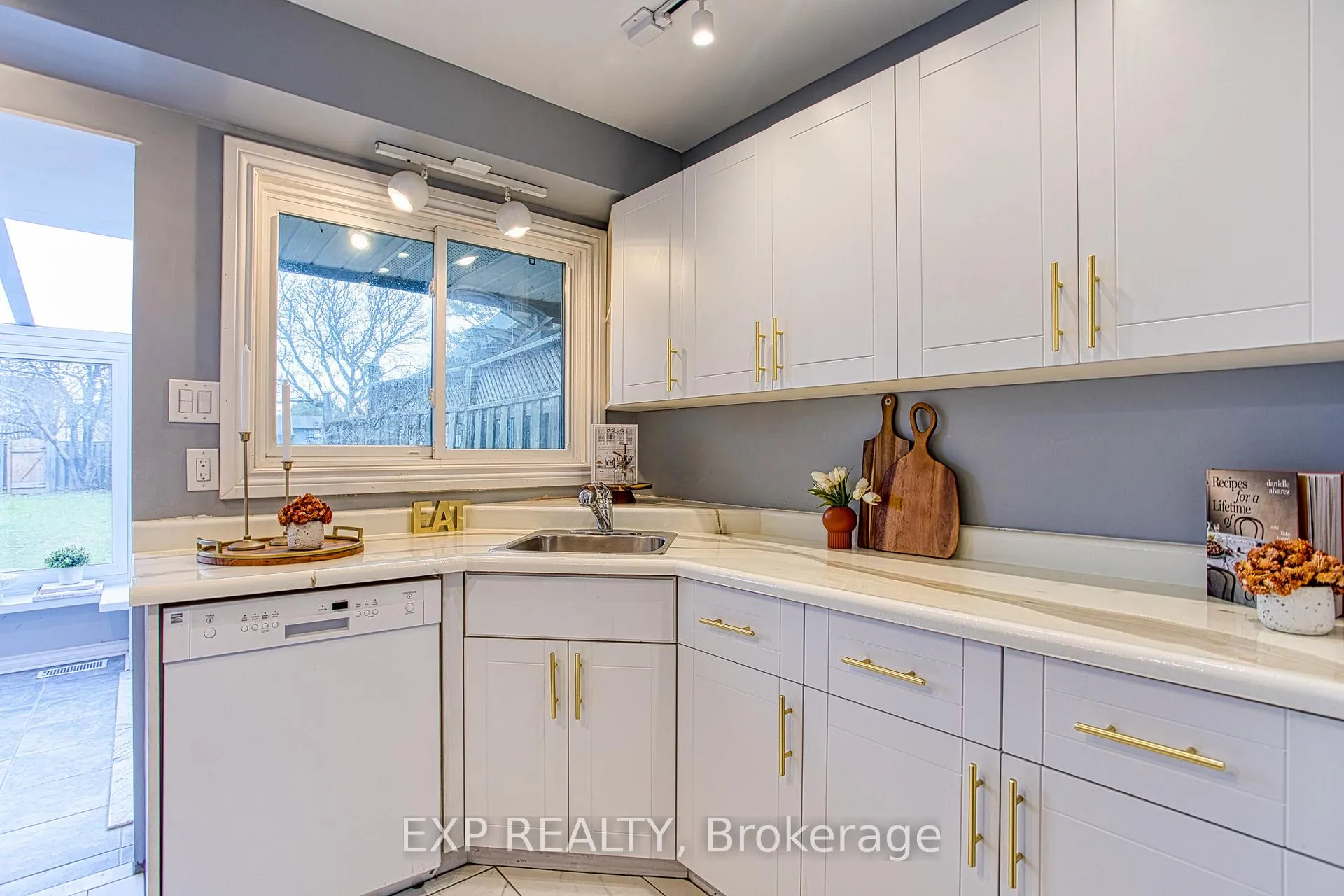Photo 11 of 202 Golden Orchard Drive, Hamilton, Gourley — HOMEH