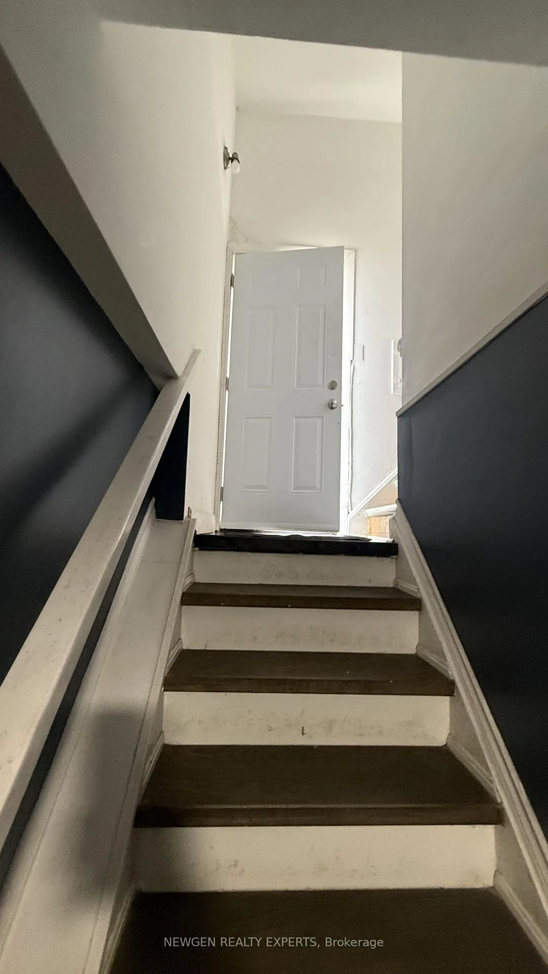 Photo 8 of 41 Aloma Crescent, Brampton, Avondale — HOMEH