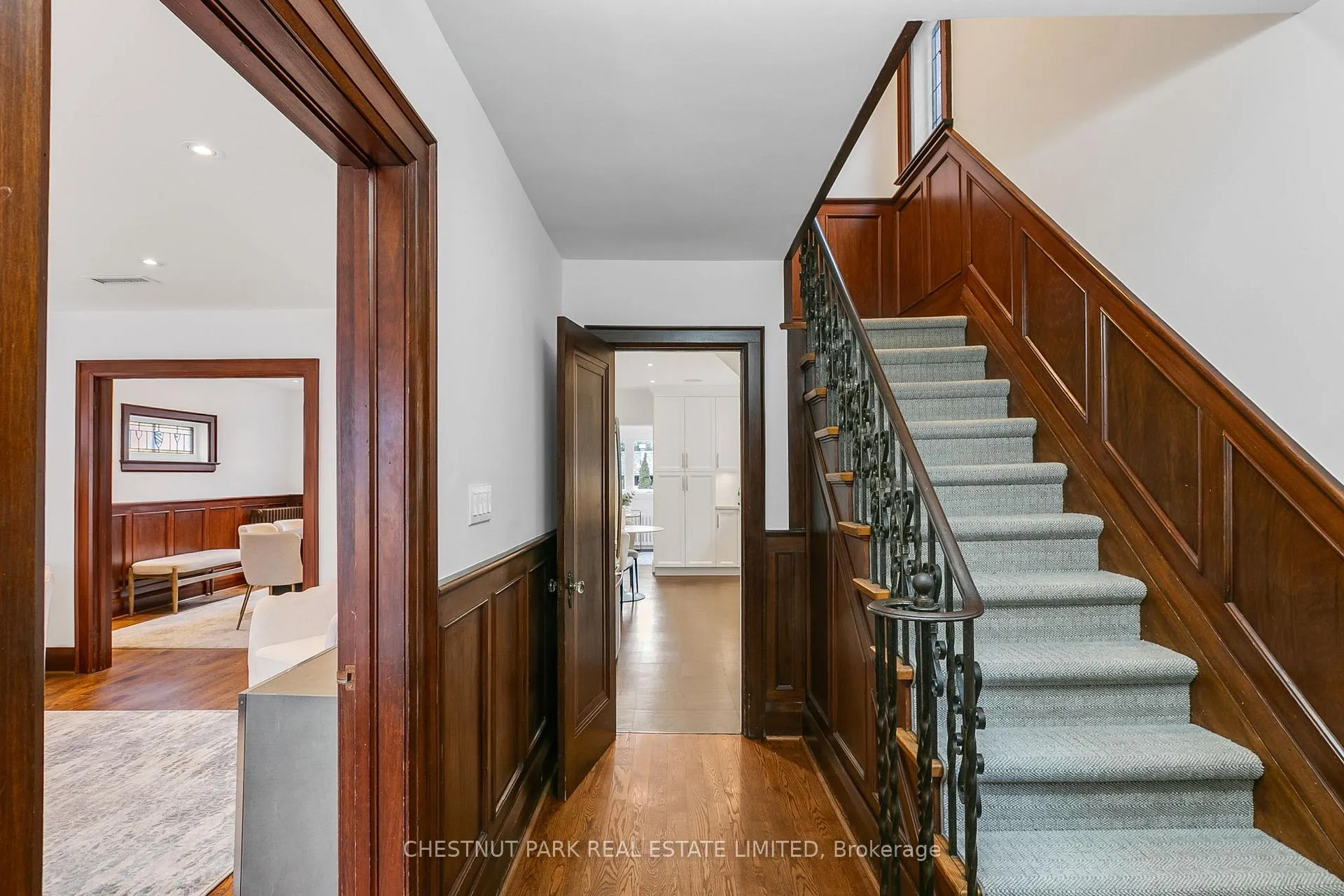 Photo 2 of 7 Fleming Crescent, Toronto, Leaside — HOMEH