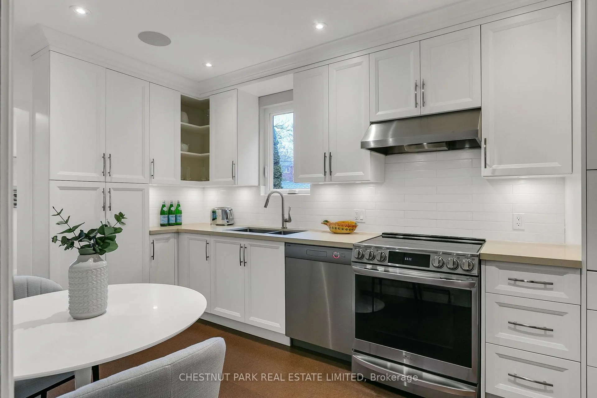 Photo 12 of 7 Fleming Crescent, Toronto, Leaside — HOMEH