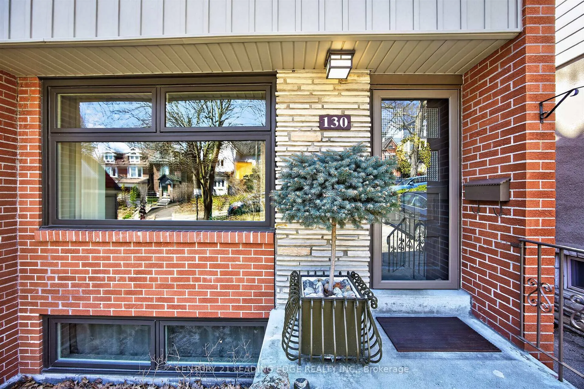 Photo 4 of 130 Silver Birch Avenue, Toronto, The Beaches — HOMEH
