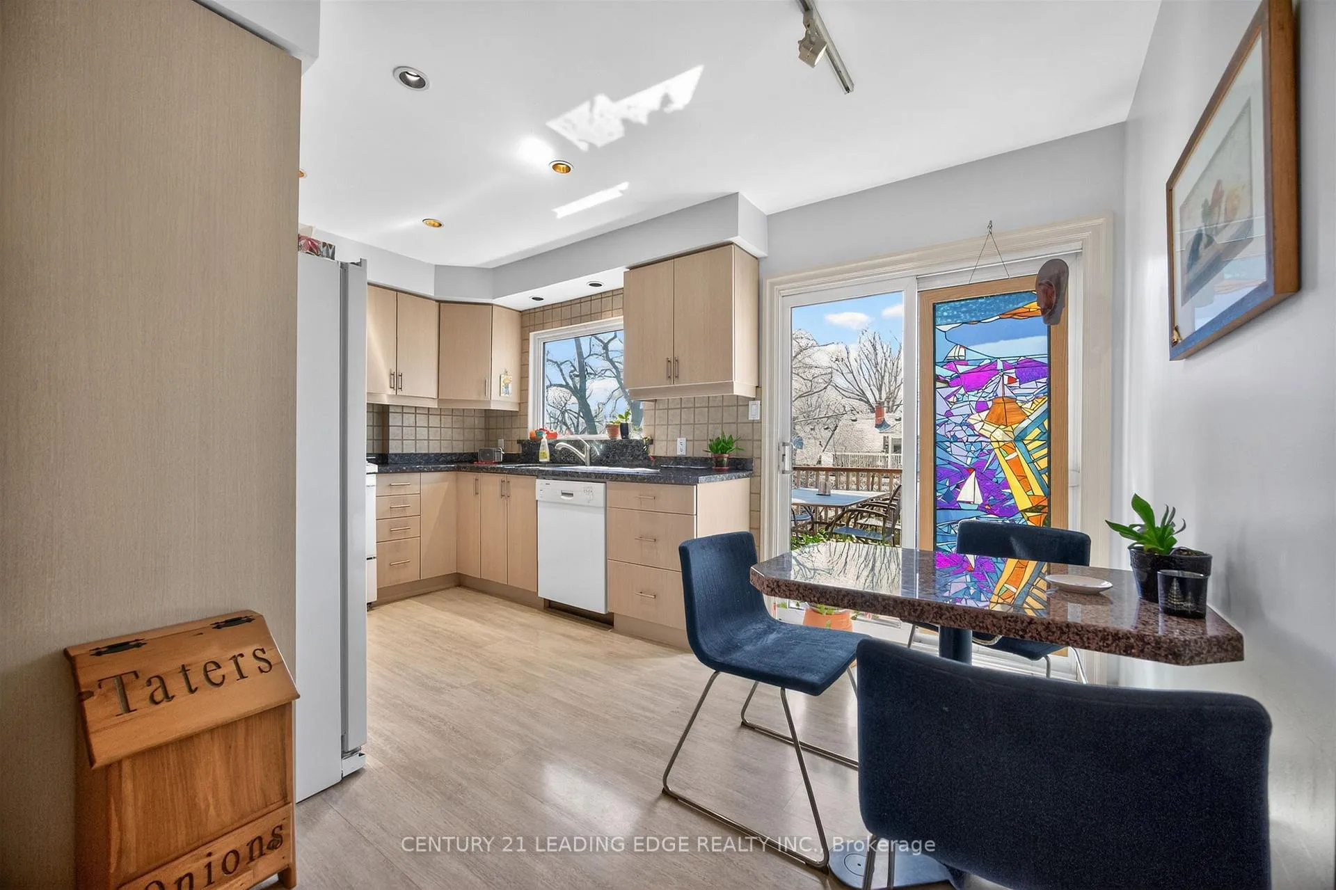 Photo 17 of 130 Silver Birch Avenue, Toronto, The Beaches — HOMEH