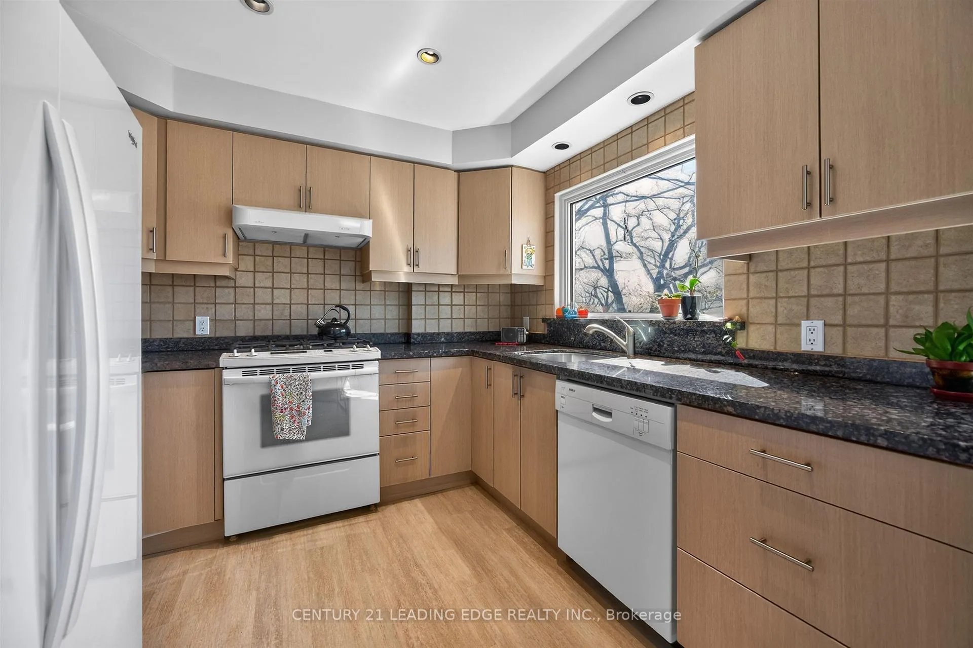 Photo 18 of 130 Silver Birch Avenue, Toronto, The Beaches — HOMEH