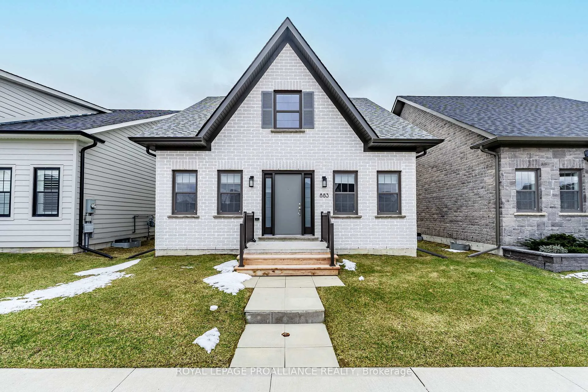 Photo 2 of 883 Ernest Allen Boulevard, Cobourg — HOMEH