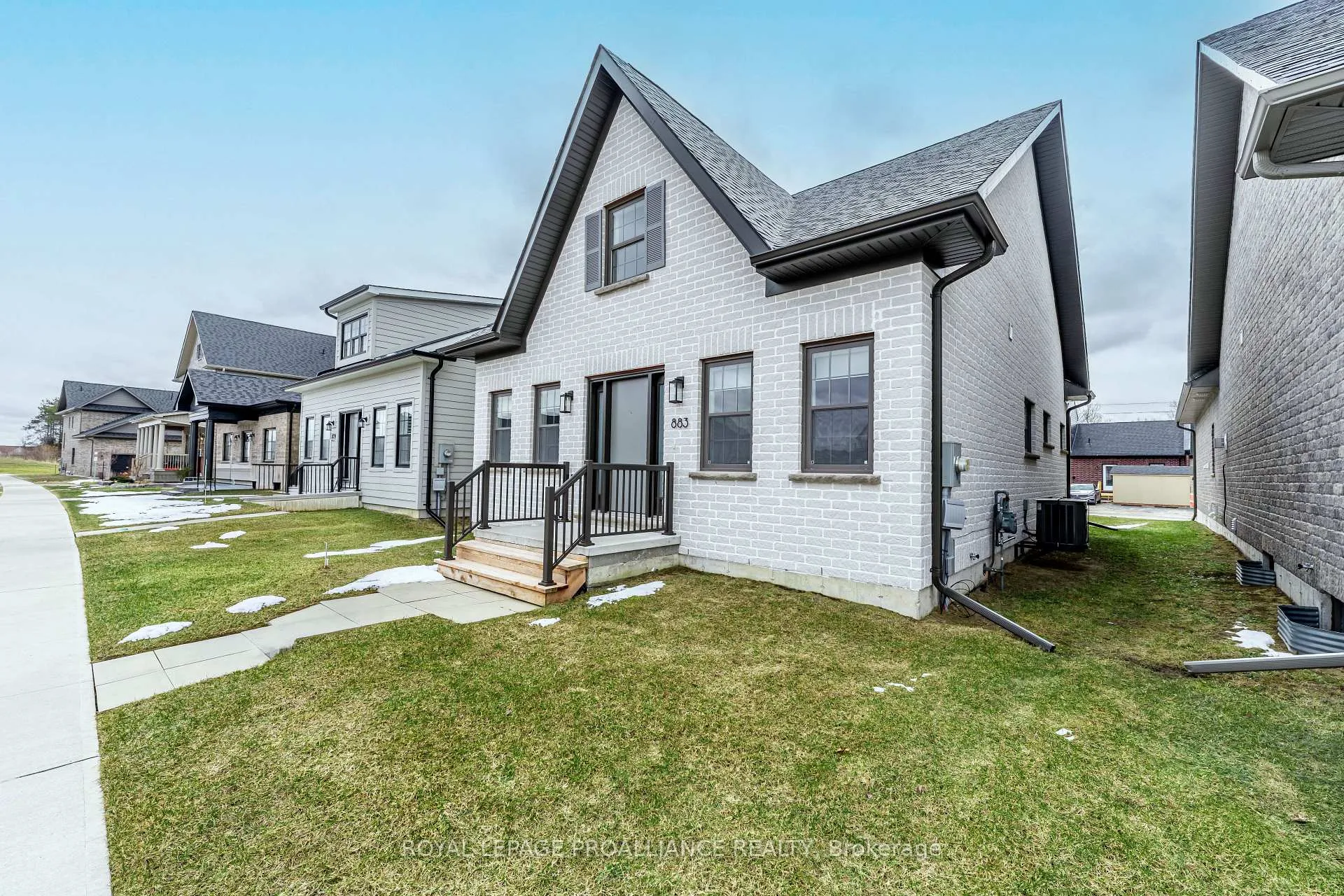 Photo 3 of 883 Ernest Allen Boulevard, Cobourg — HOMEH