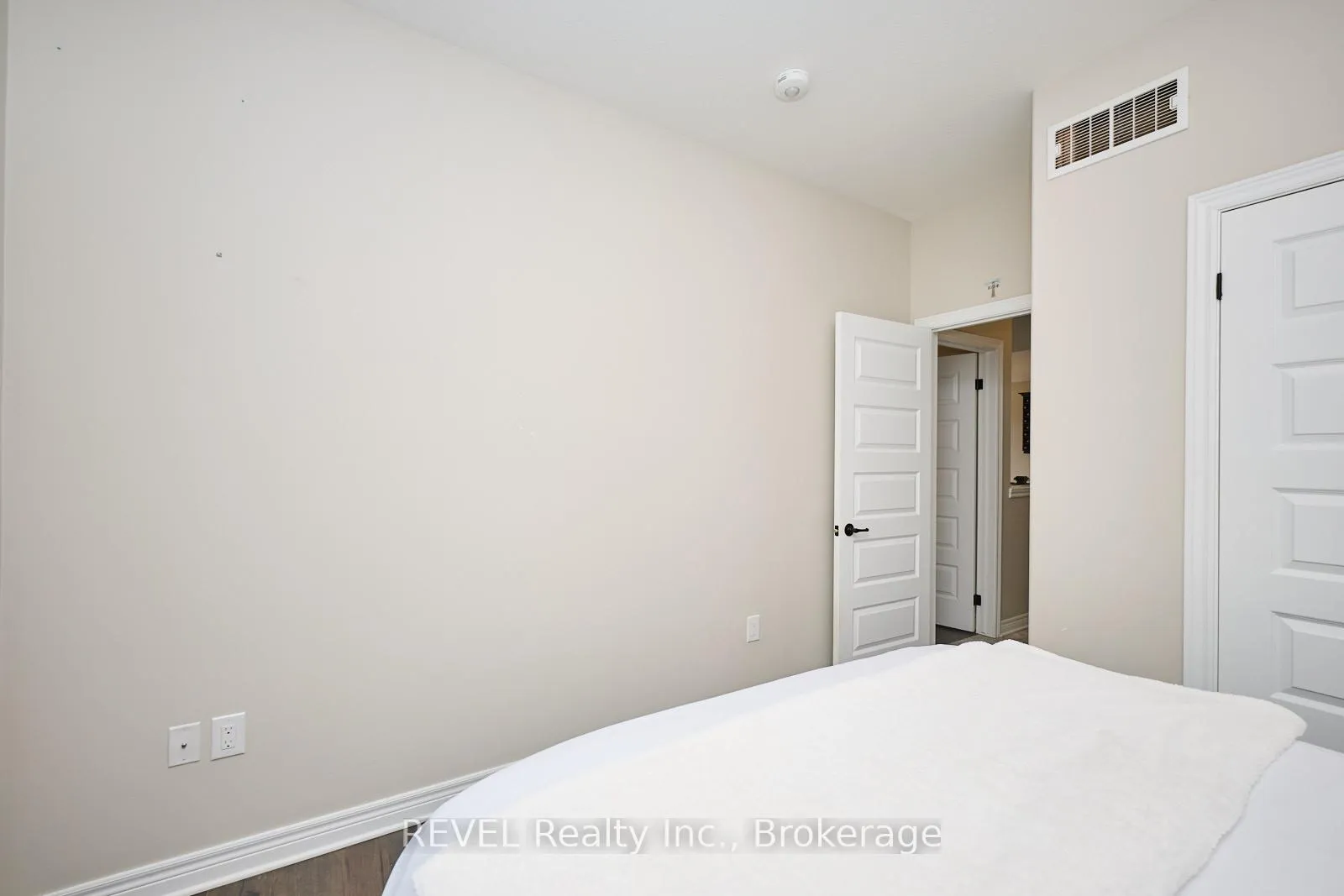 Photo 22 of 5 Cinnamon Street, Thorold, Rolling Meadows — HOMEH