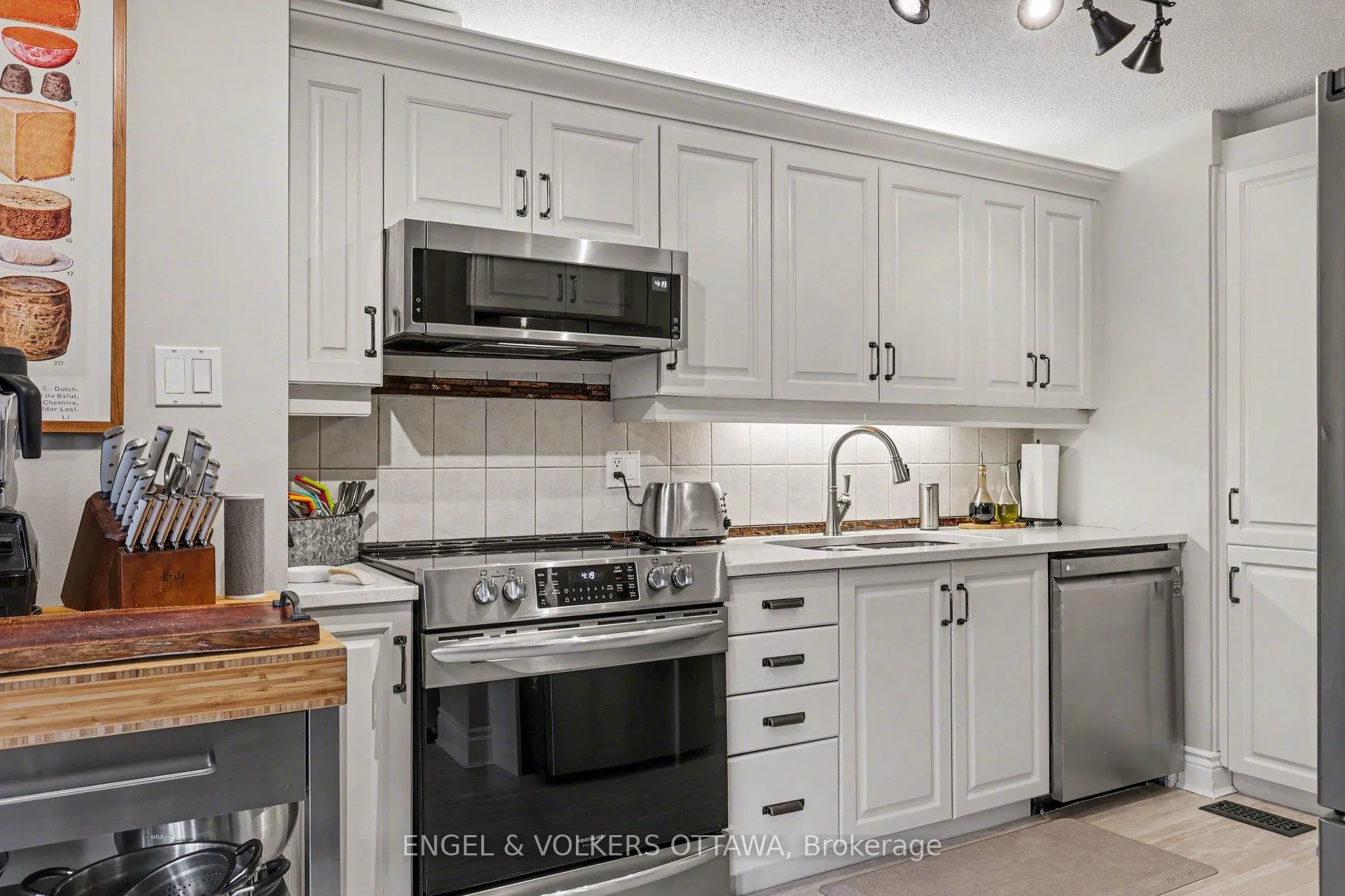 Photo 13 of 64 Malvern Drive, Ottawa, Barrhaven - Pheasant Run — HOMEH